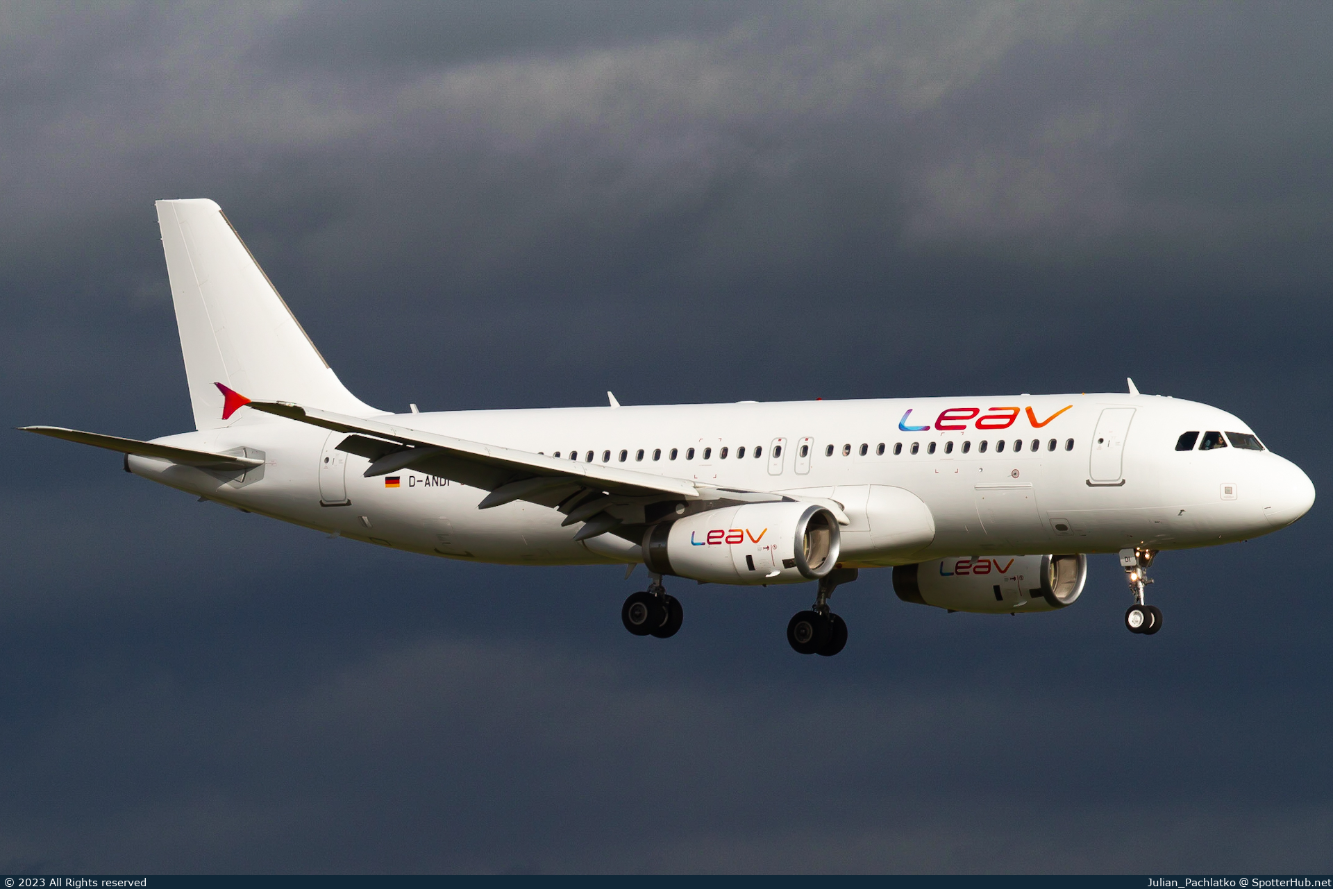 Photo of D-ANDI - Airbus A320-232 operated by LEAV Aviation