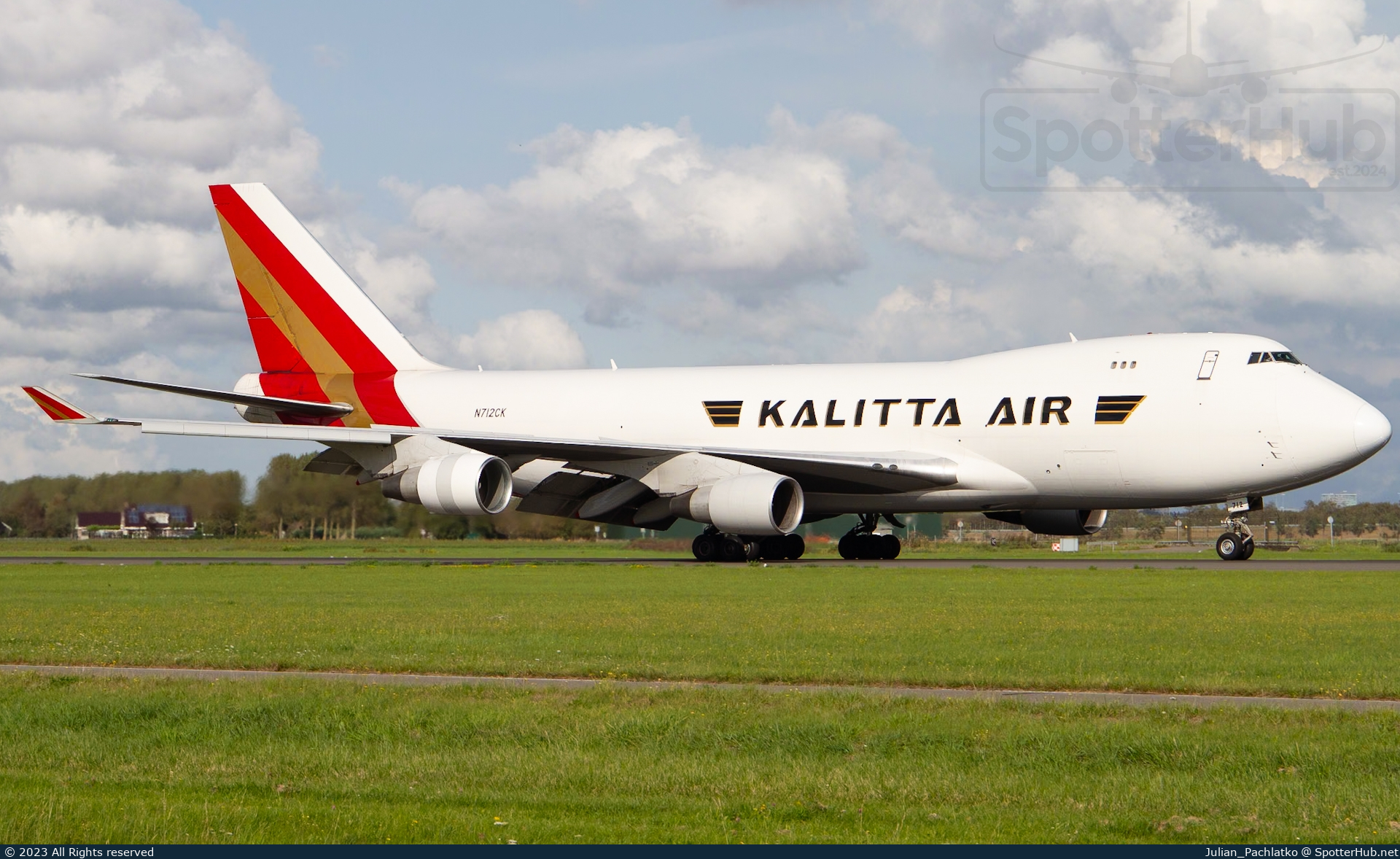 Photo of N712CK - Boeing 747-4B5F operated by Kalitta Air