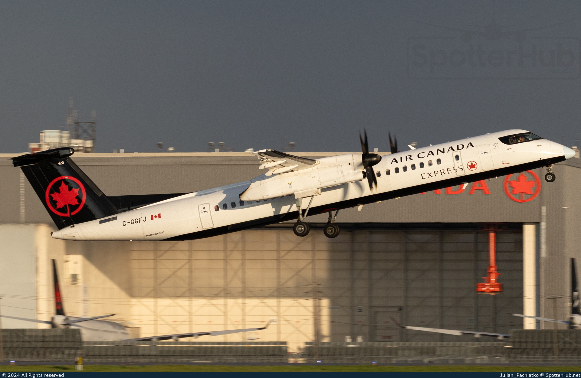 Photo of C-GGFJ - Bombardier DHC-8-402 Dash 8 Q400 operated by Air Canada Express (opb Jazz Air)