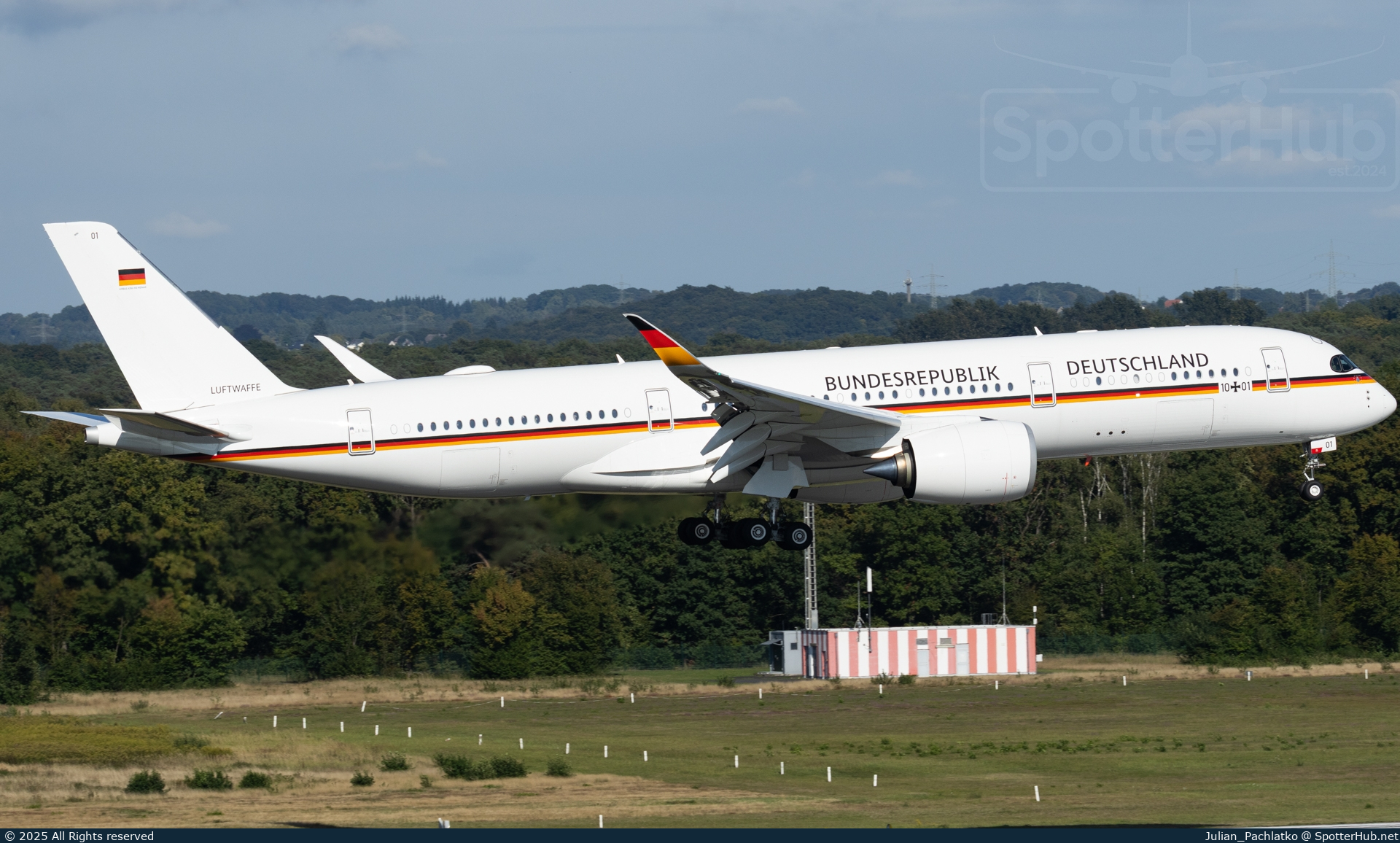 Photo of 10+01 - Airbus A350-941(CJ) operated by German Air Force