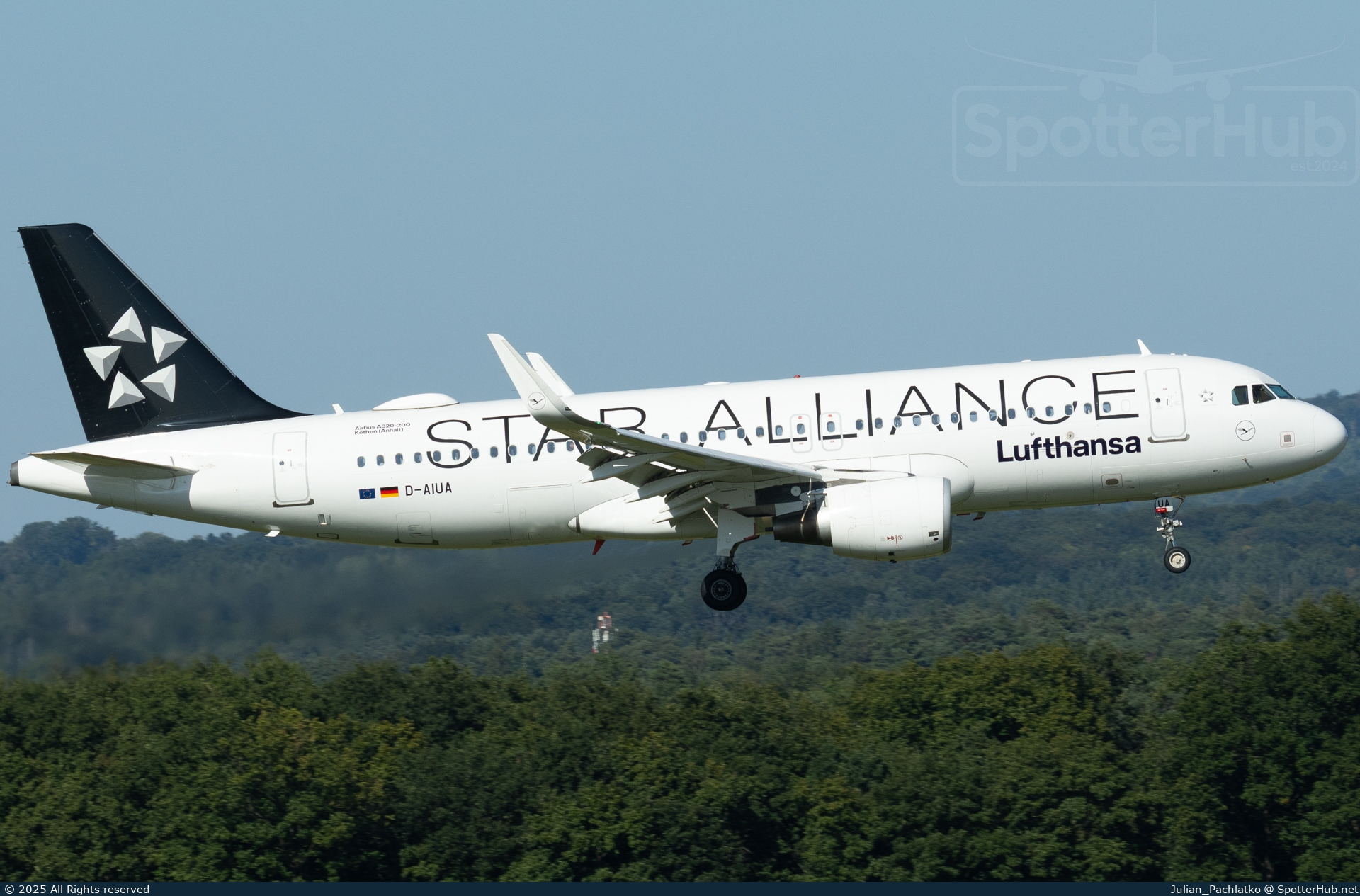 Photo of D-AIUA - Airbus A320-214 operated by Lufthansa