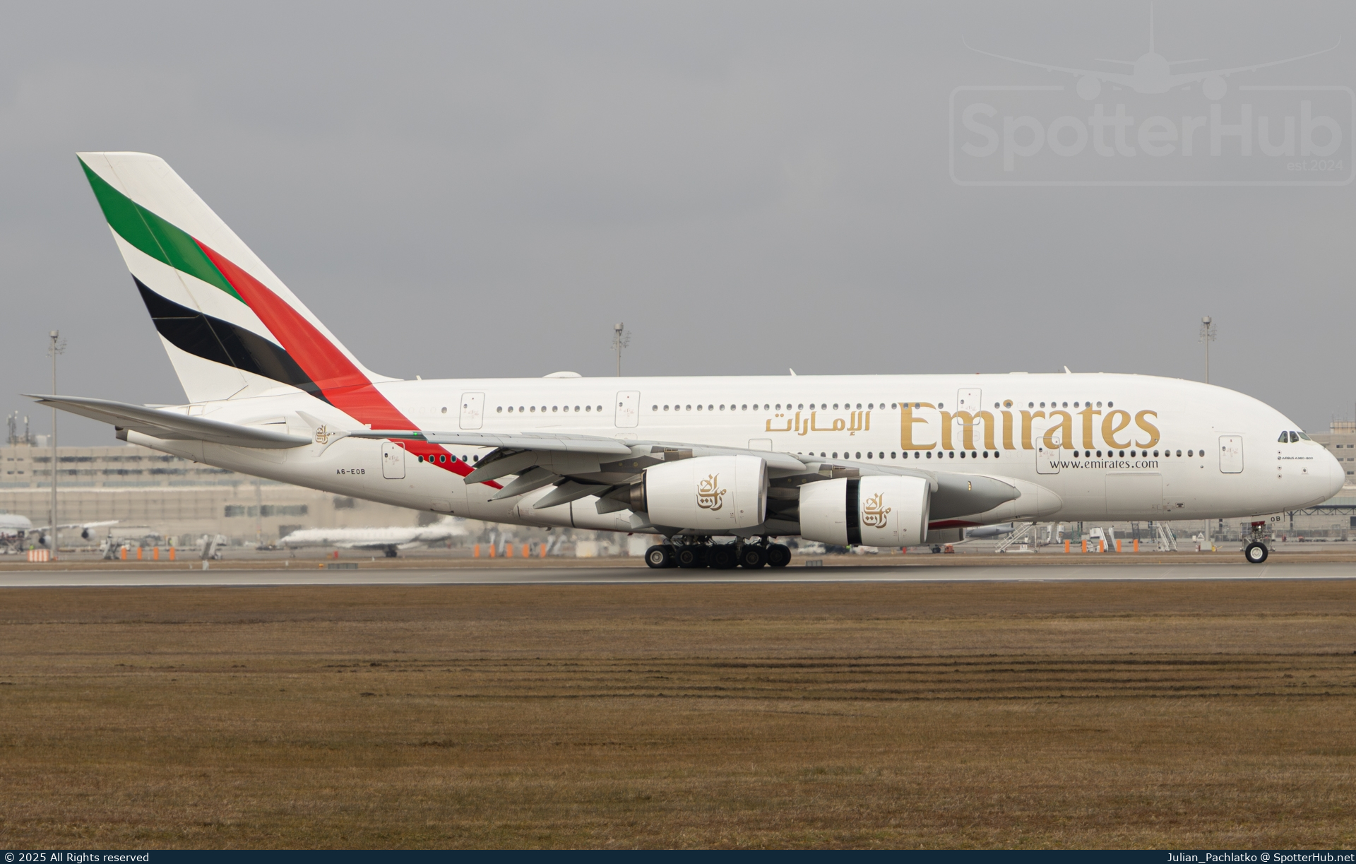 Photo of A6-EOB - Airbus A380-861 operated by Emirates