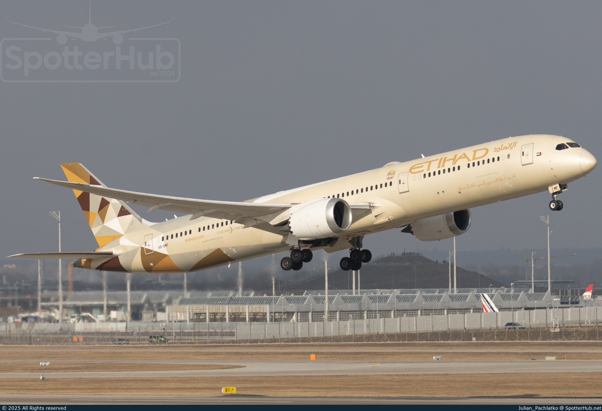 Photo of A6-BMF - Boeing 787-10 Dreamliner operated by Etihad Airways