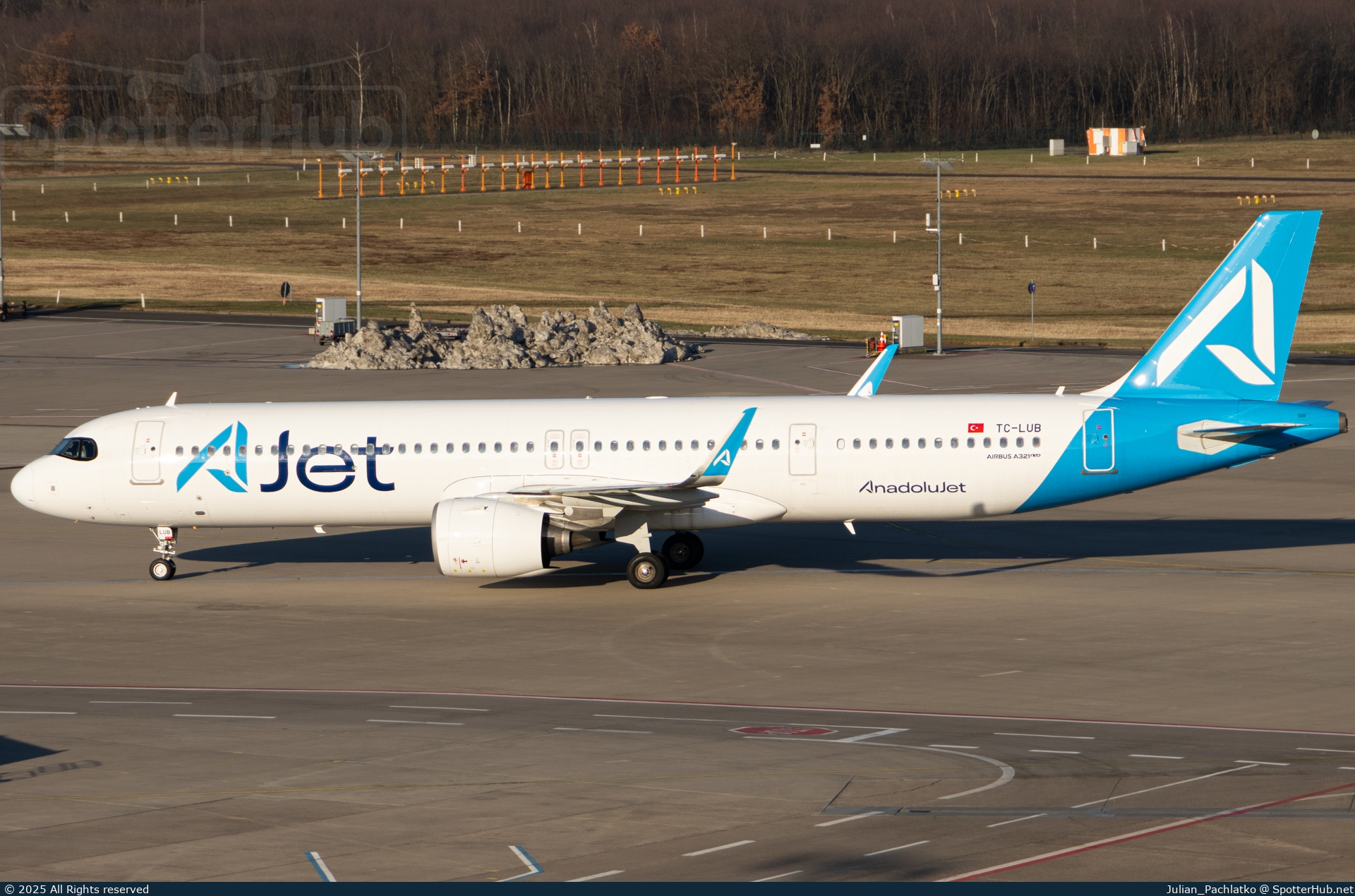 Photo of TC-LUB - Airbus A321-271NX operated by AJet