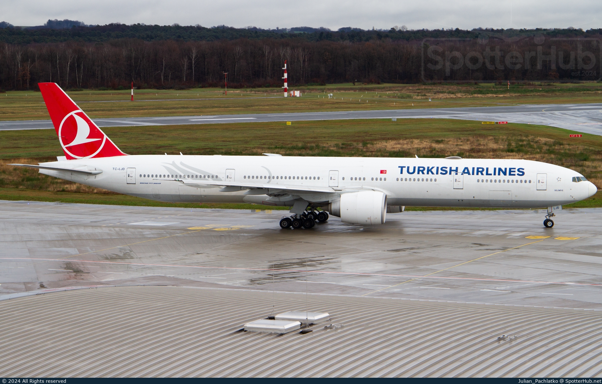 Photo of TC-LJD - Boeing 777-3F2(ER) operated by Turkish Airlines