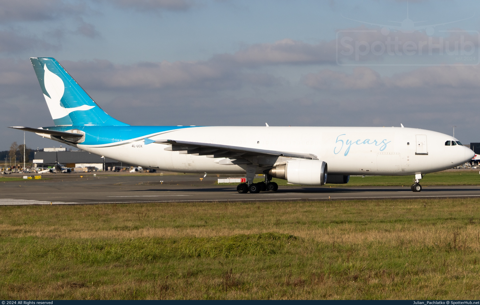 Photo of 4L-UCK - Airbus A300B4-605R(F) operated by Easy Charter