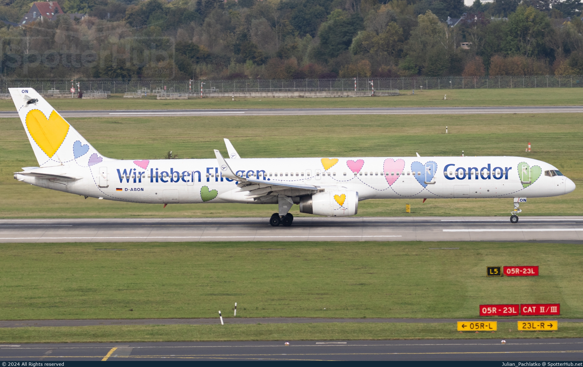 Photo of D-ABON - Boeing 757-330 operated by Condor