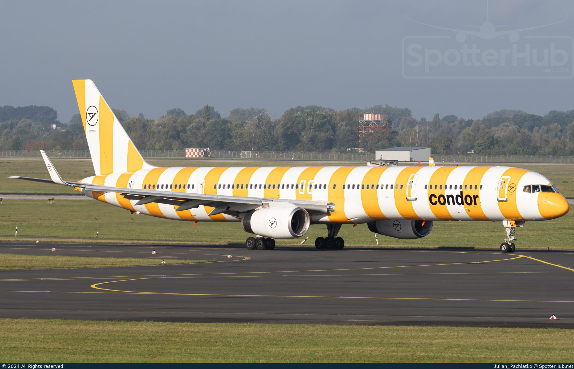 Photo of D-ABOJ - Boeing 757-330 operated by Condor