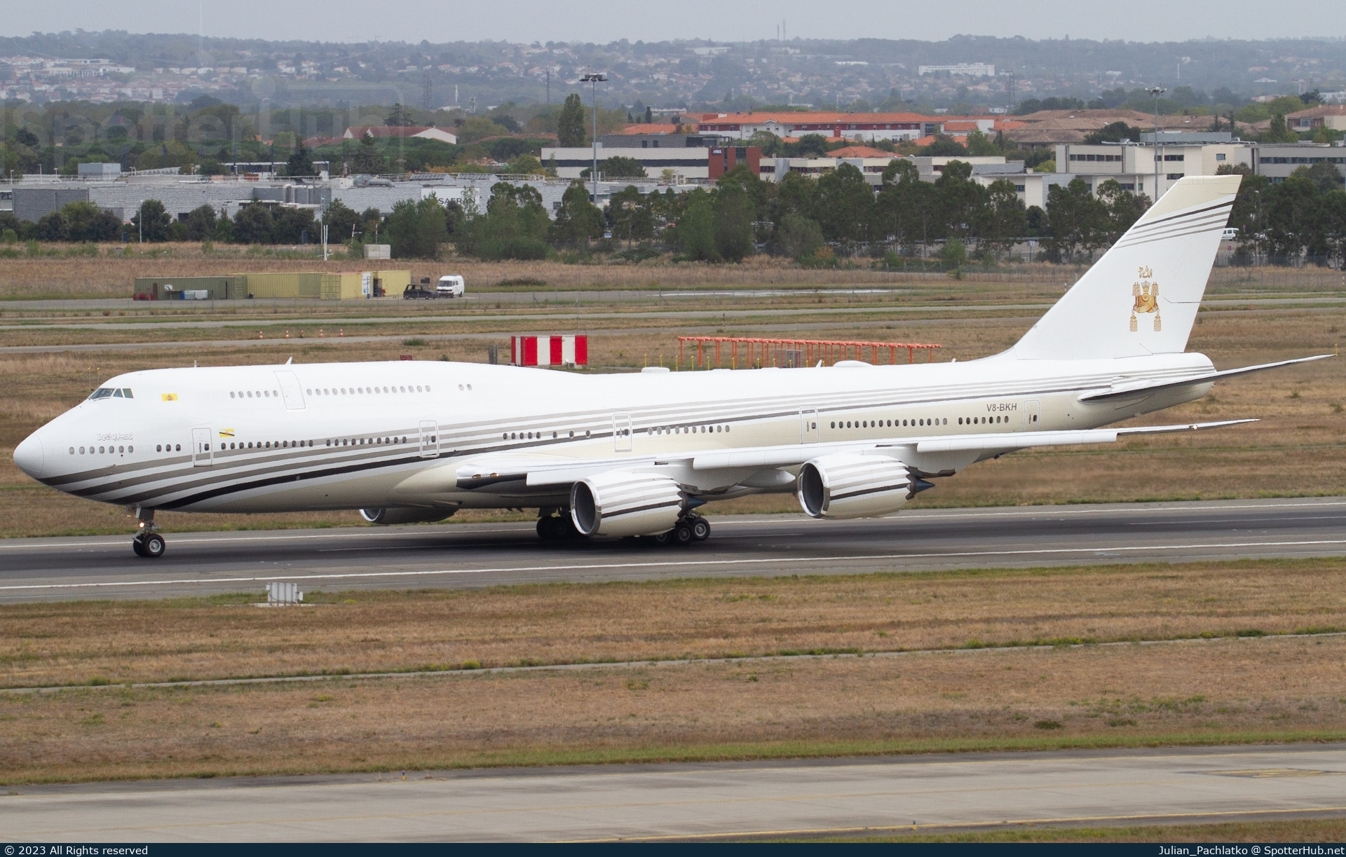 Photo of V8-BKH - Boeing 747-8LQ(BBJ) operated by Brunei Royal Flight