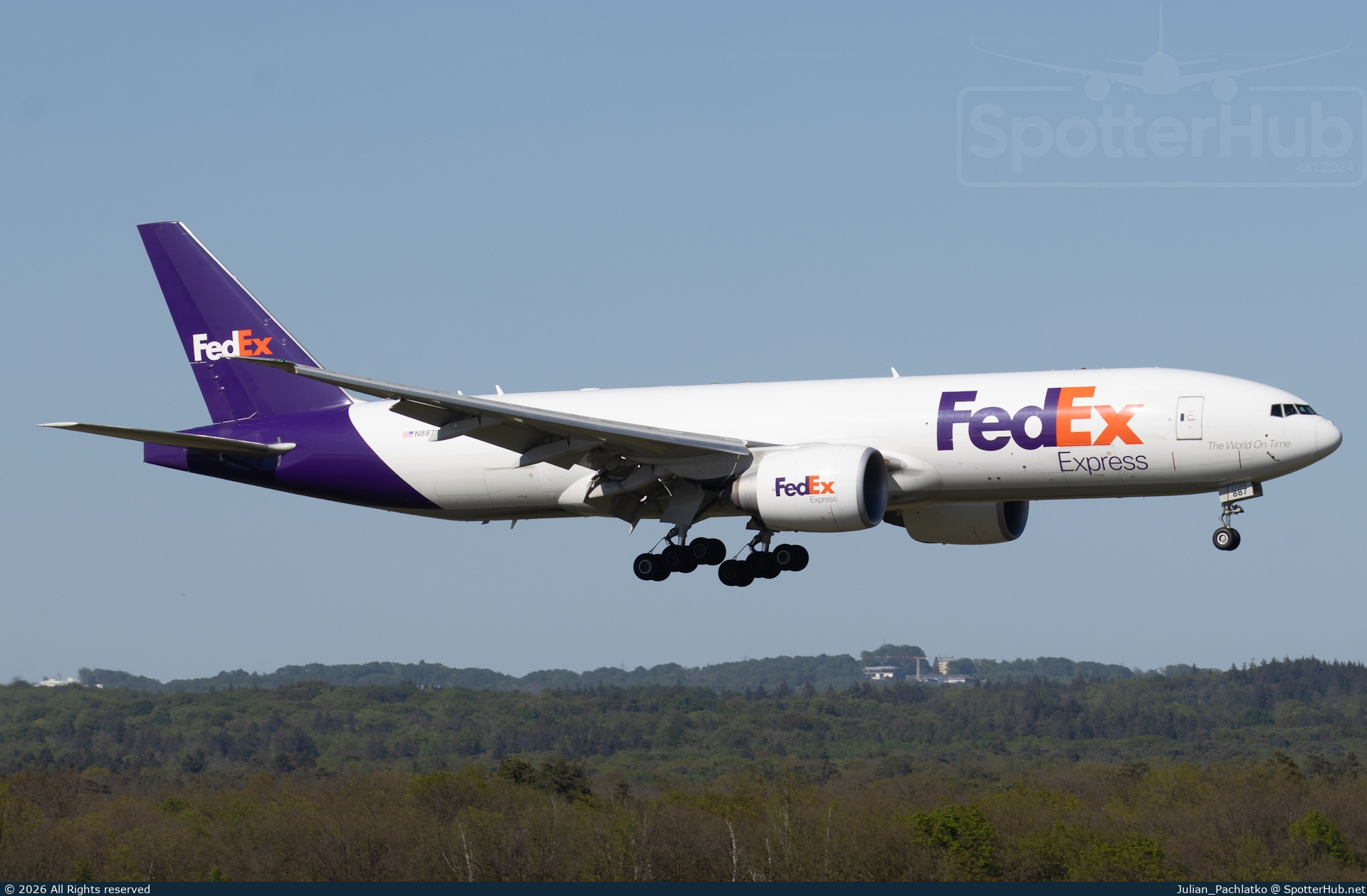 Photo of N887FD - Boeing 777-FS2 operated by FedEx