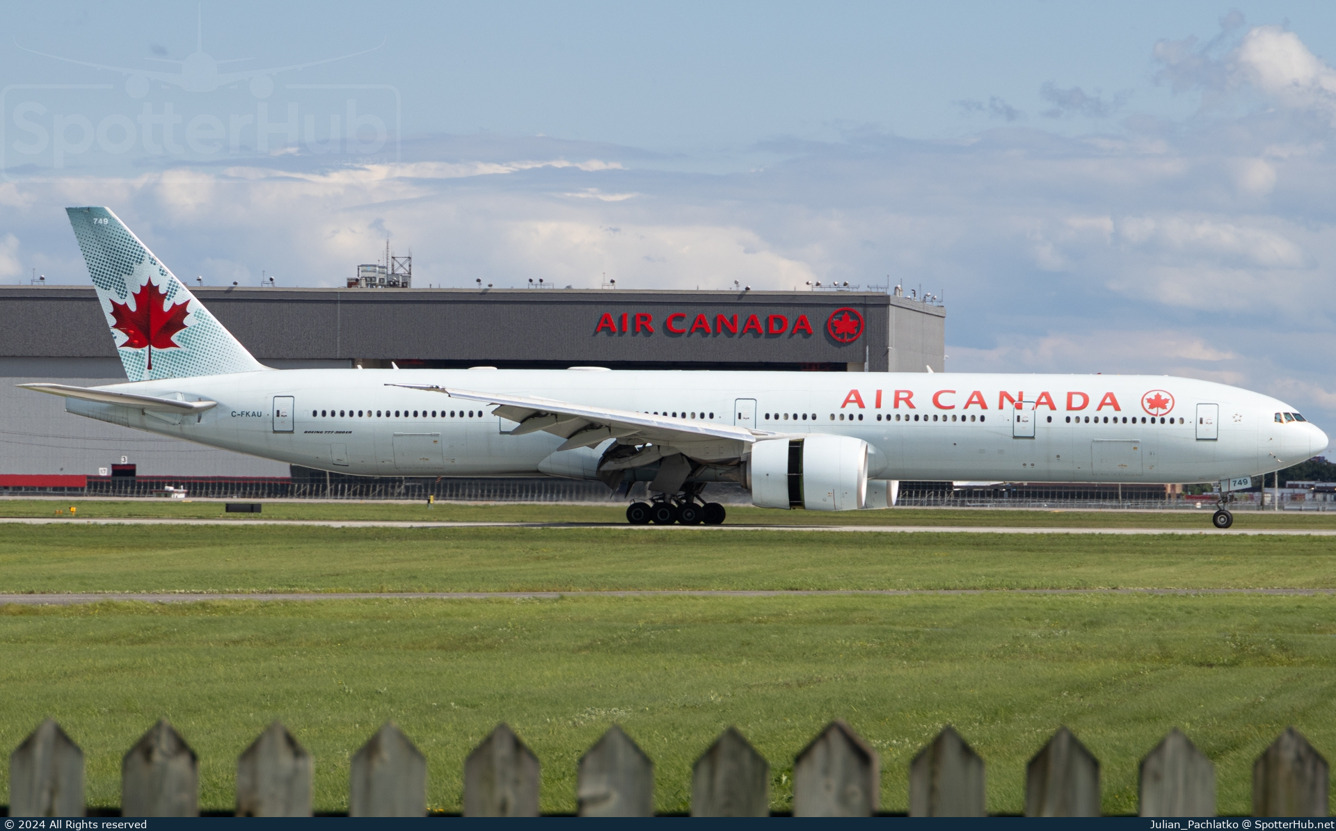 Photo of C-FKAU - Boeing 777-333(ER) operated by Air Canada