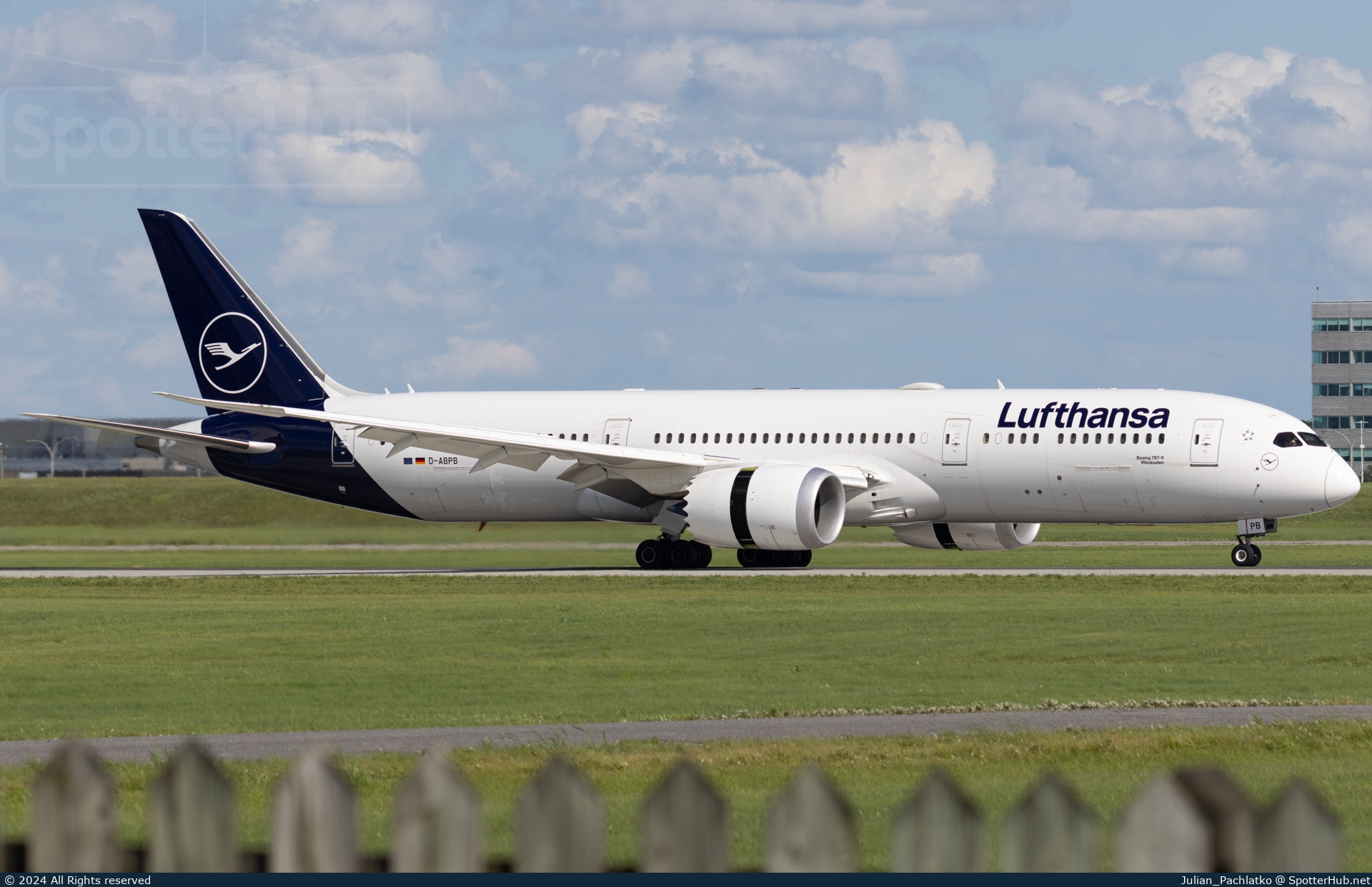 Photo of D-ABPB - Boeing 787-9 Dreamliner operated by Lufthansa