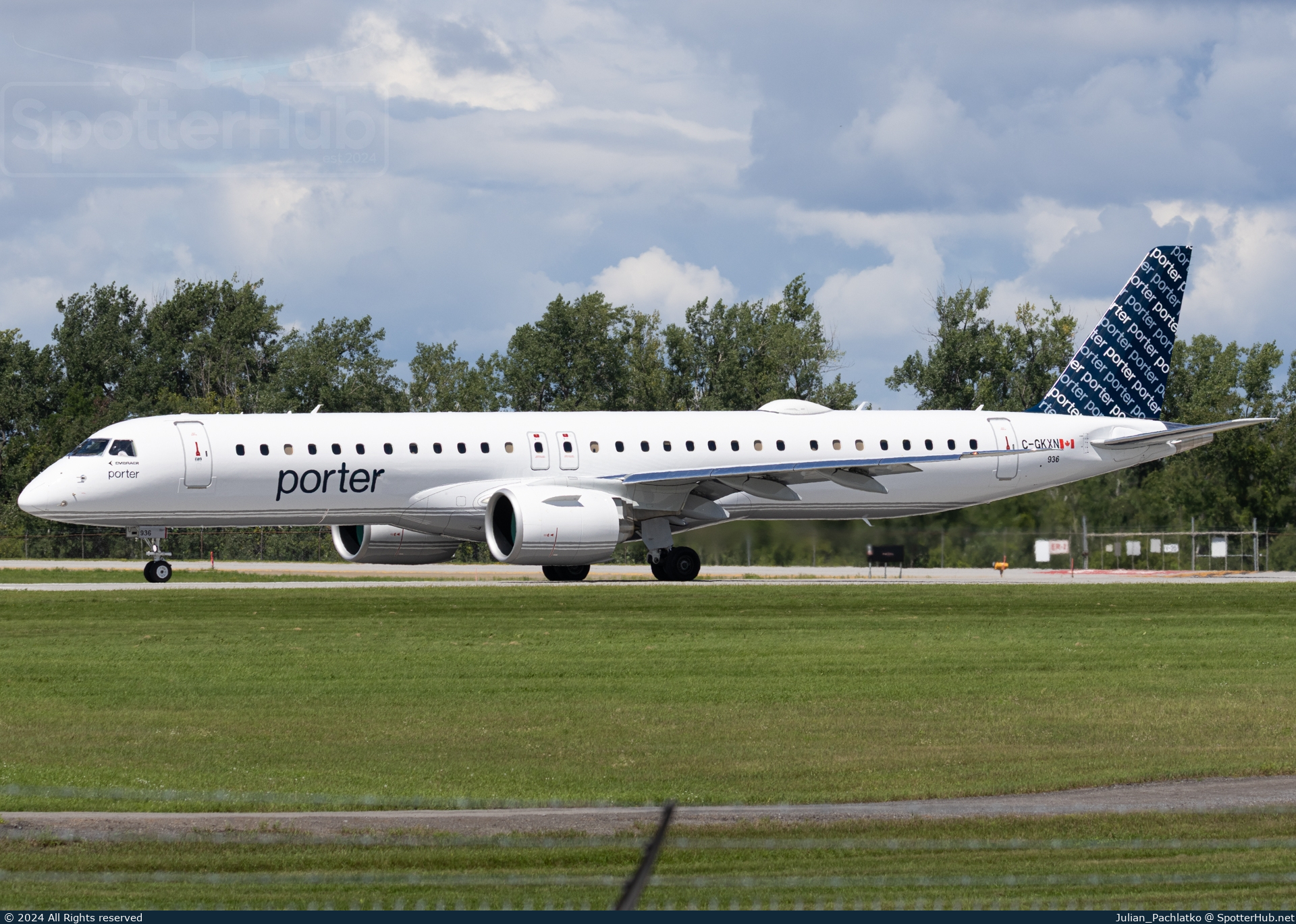 Photo of C-GKXN - Embraer ERJ-195-E2 operated by Porter Airlines