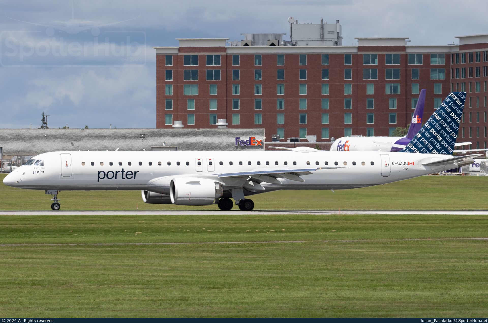 Photo of C-GZQG - Embraer ERJ-195-E2 operated by Porter Airlines