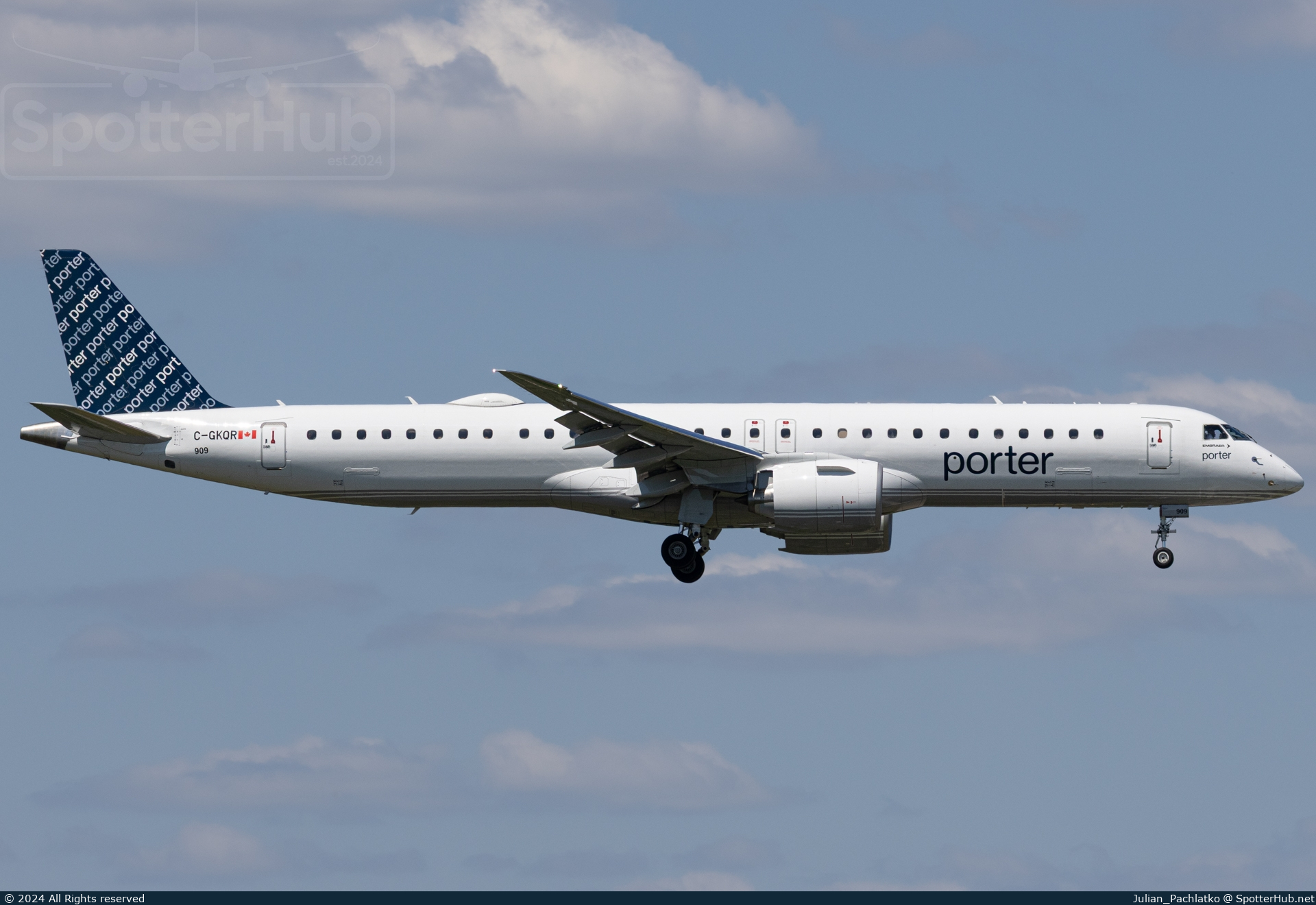 Photo of C-GKQR - Embraer ERJ-195-E2 operated by Porter Airlines