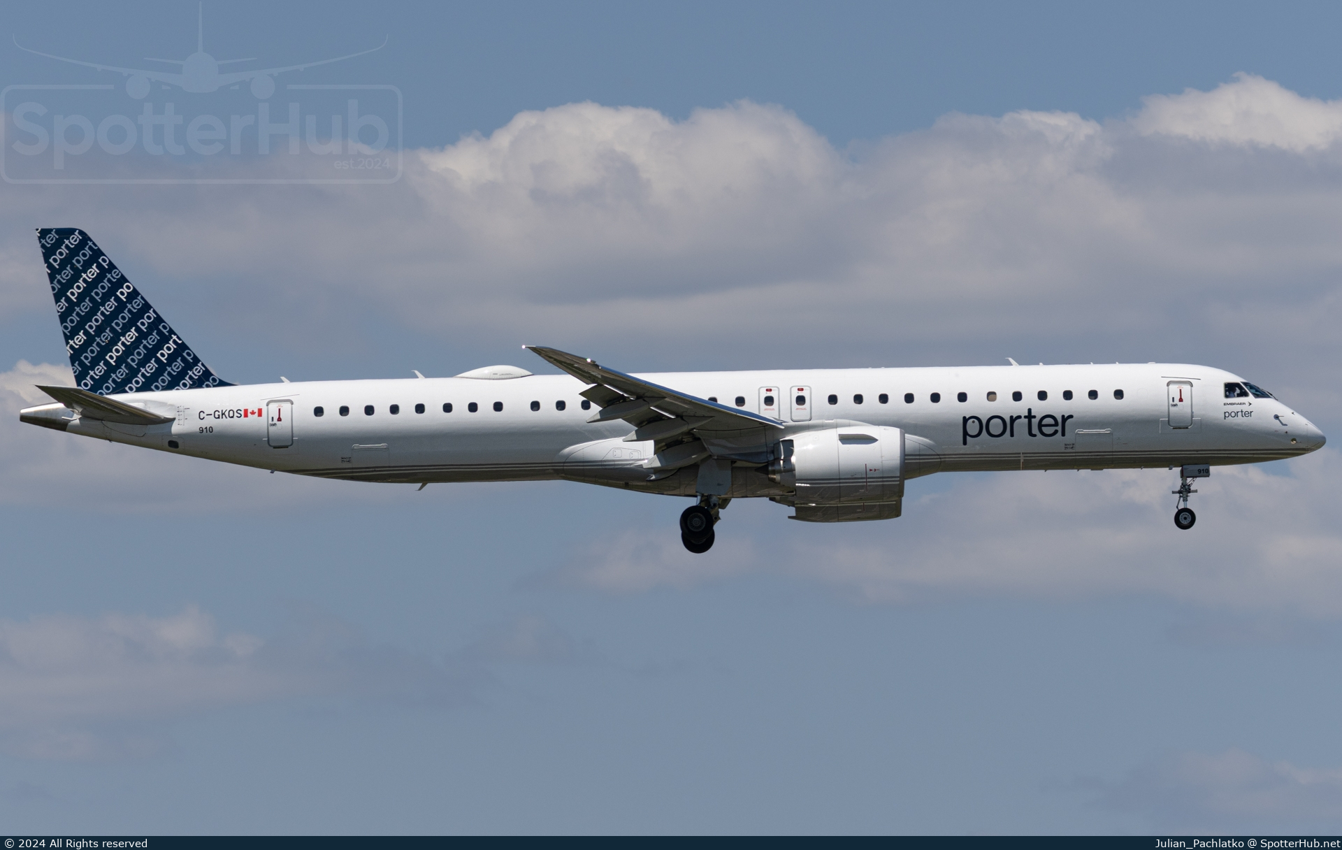 Photo of C-GKQS - Embraer ERJ-195-E2 operated by Porter Airlines