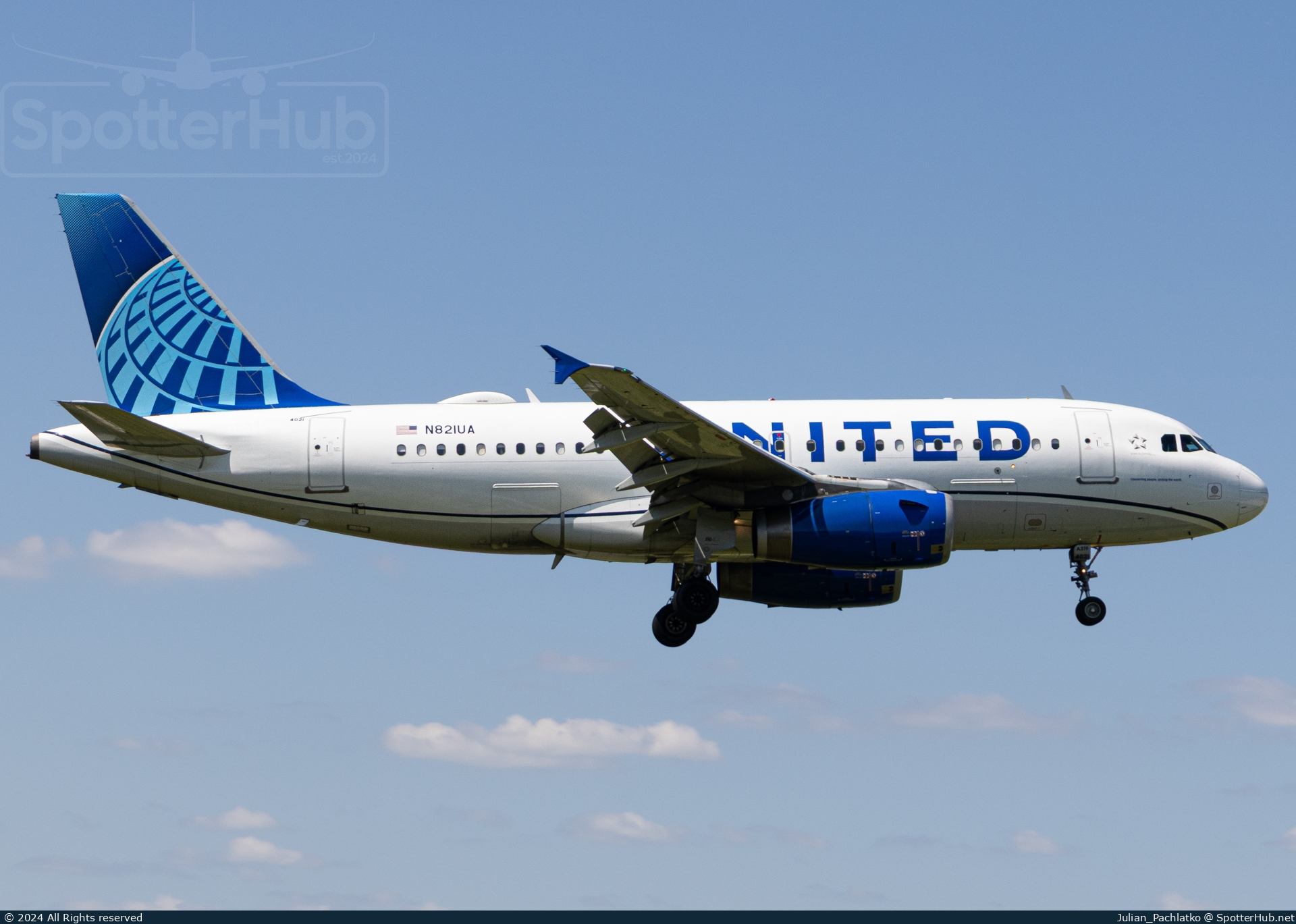 Photo of N821UA - Airbus A319-131 operated by United Airlines