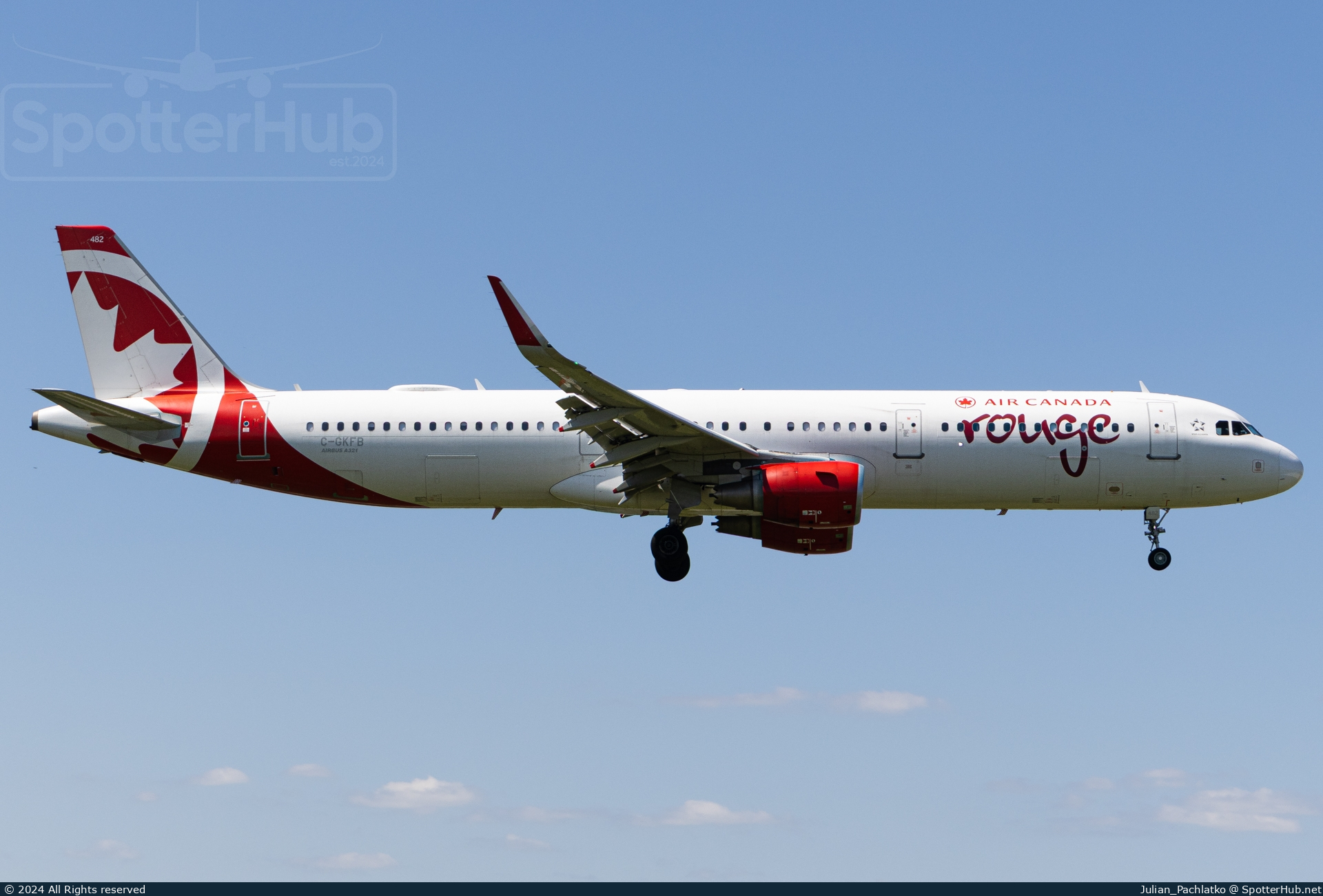 Photo of C-GKFB - Airbus A321-211 operated by Air Canada Rouge