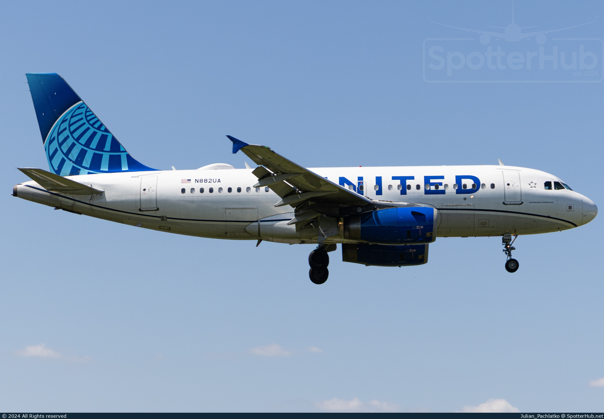 Photo of N882UA - Airbus A319-132 operated by United Airlines