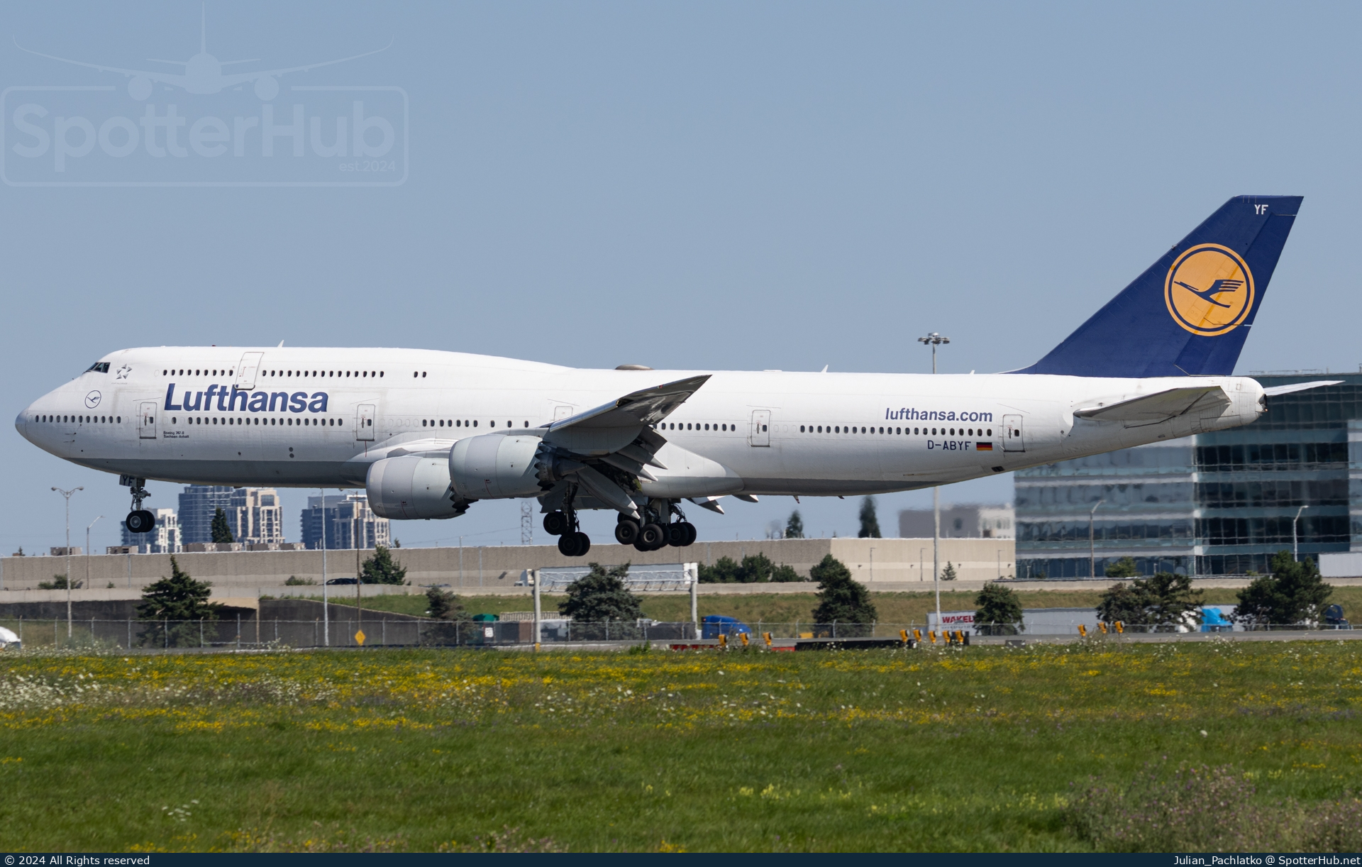 Photo of D-ABYF - Boeing 747-830 operated by Lufthansa