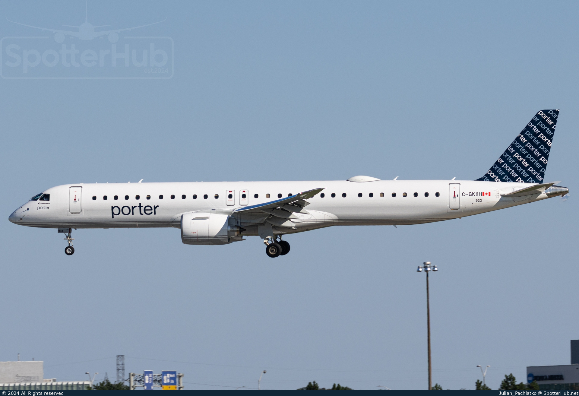 Photo of C-GKXH - Embraer ERJ-195-E2 operated by Porter Airlines