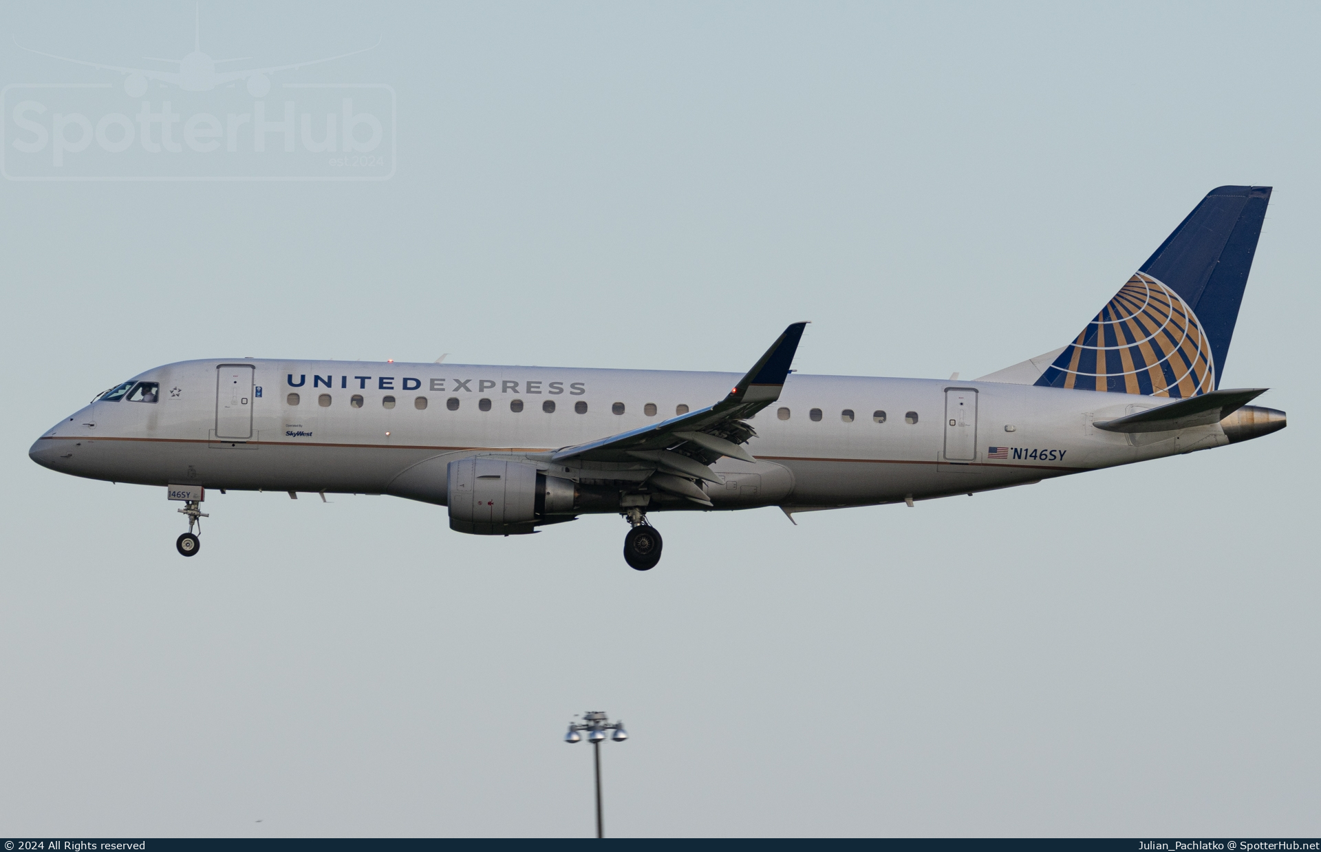 Photo of N146SY - Embraer ERJ-175LR operated by United Express (opb SkyWest Airlines)