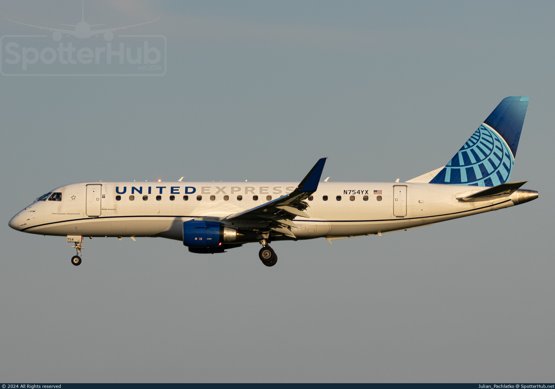 Photo of N754YX - Embraer ERJ-175LR operated by United Express (opb Republic Airways)