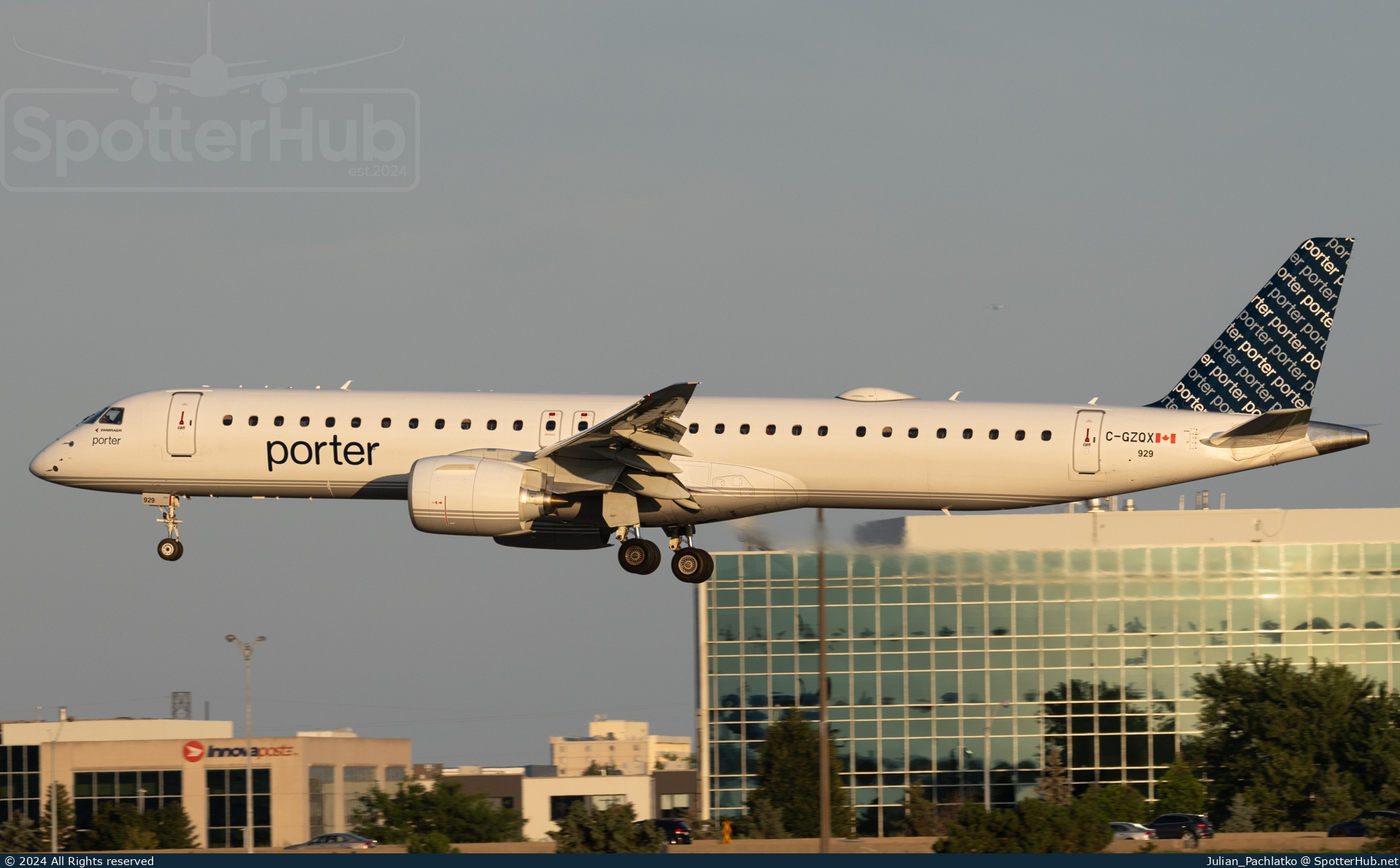 Photo of C-GZQX - Embraer ERJ-195-E2 operated by Porter Airlines