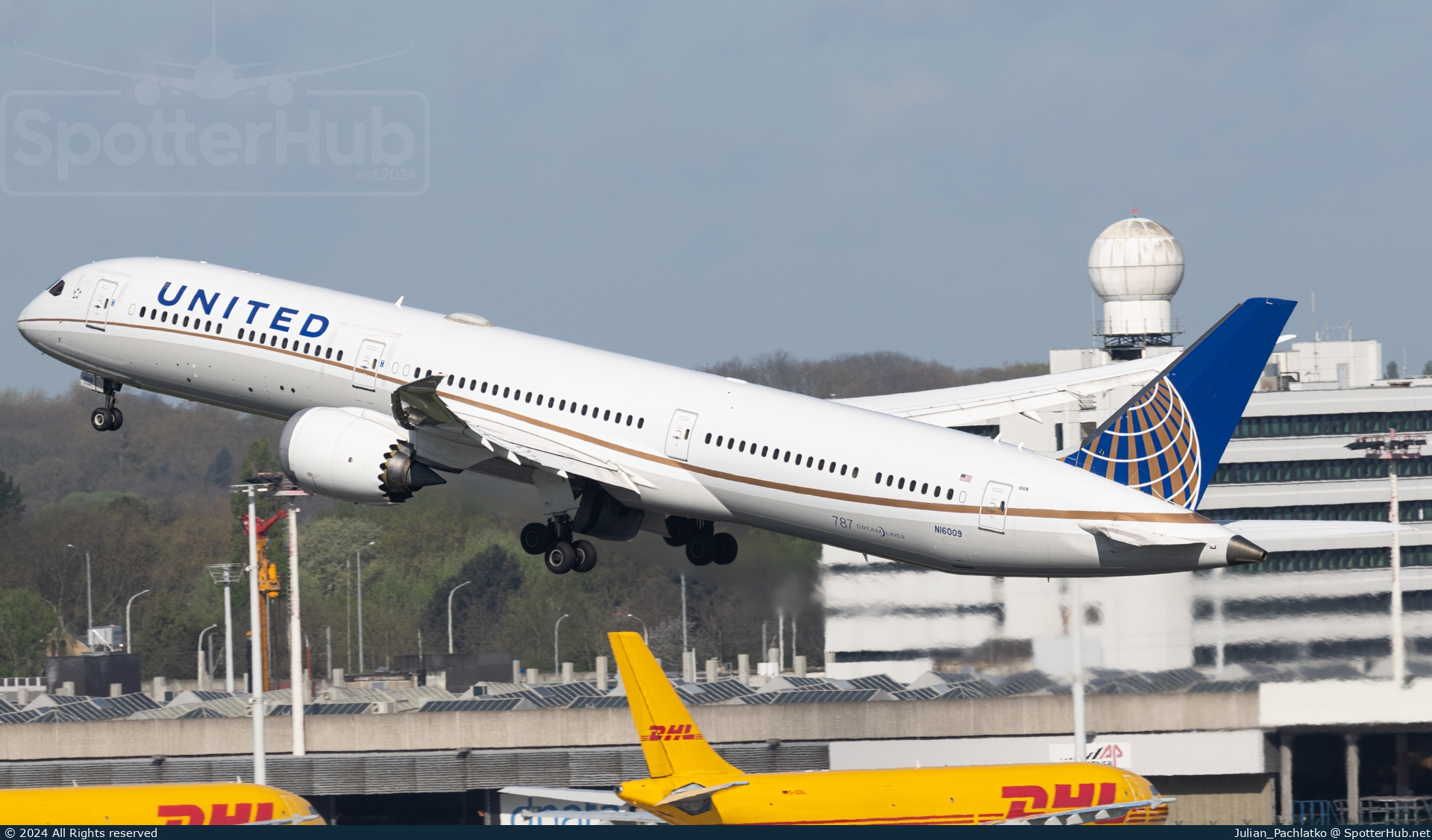 Photo of N16009 - Boeing 787-10 Dreamliner operated by United Airlines