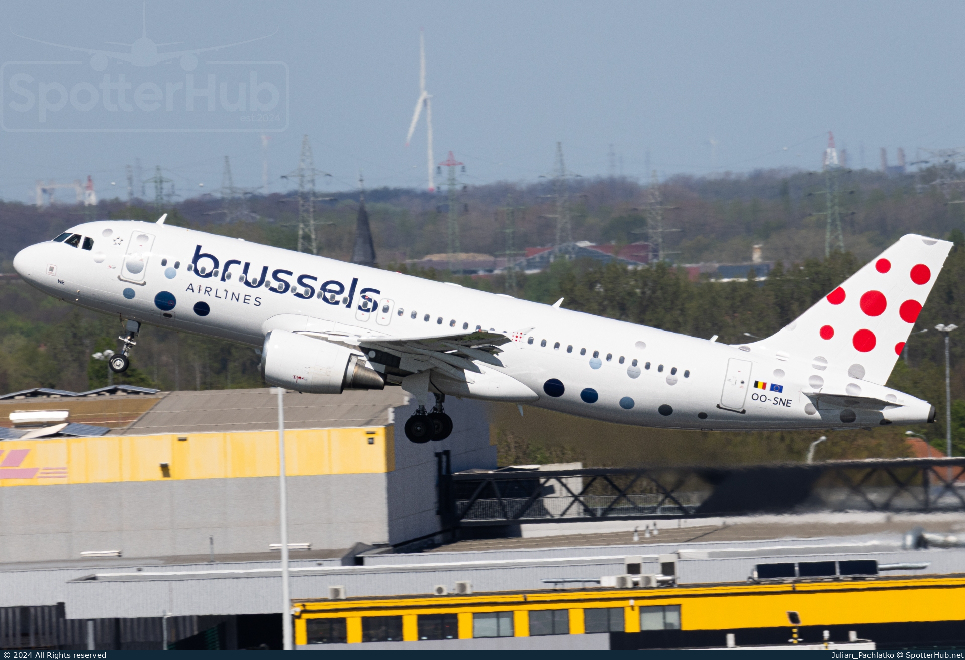 Photo of OO-SNE - Airbus A320-214 operated by Brussels Airlines