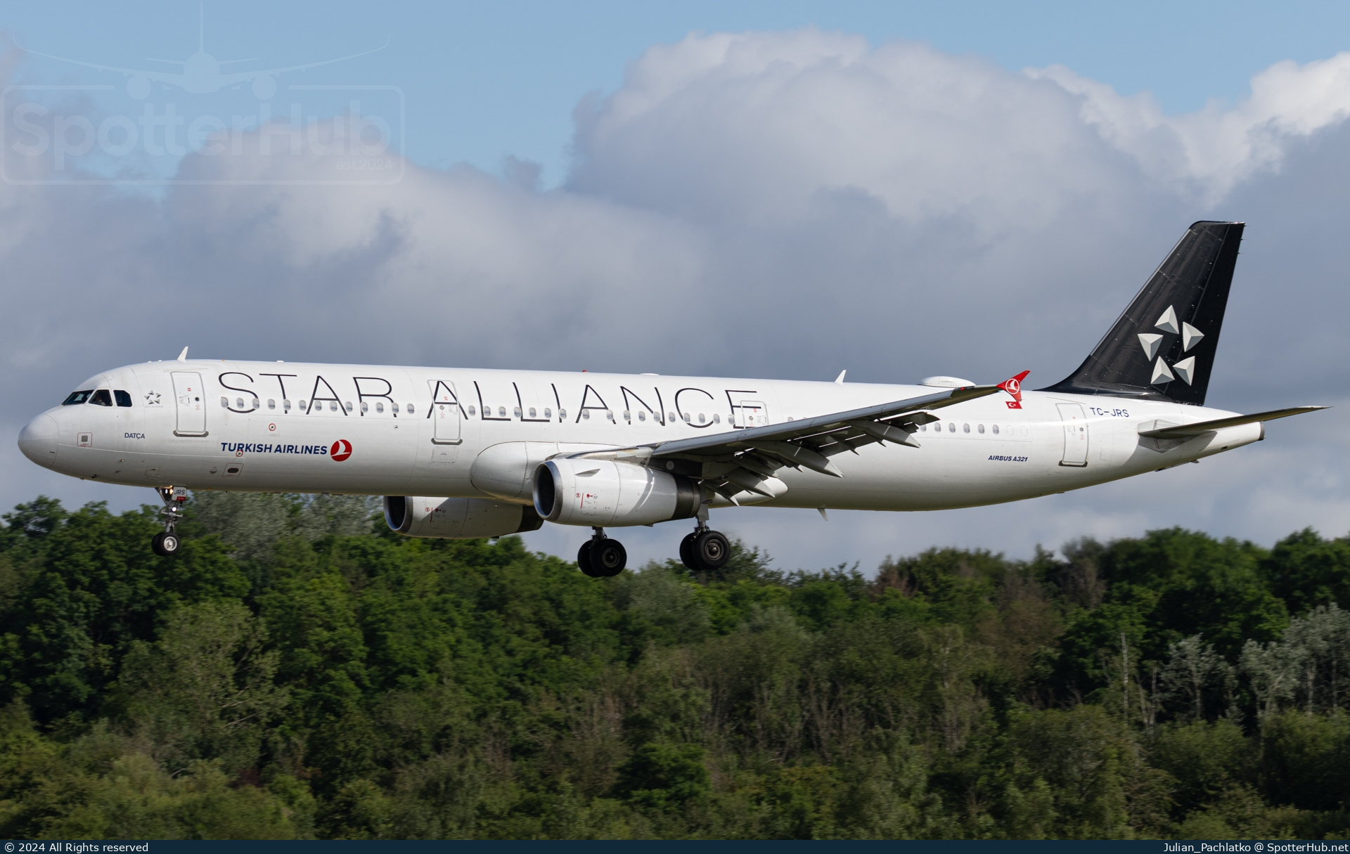 Photo of TC-JRS - Airbus A321-231 operated by Turkish Airlines