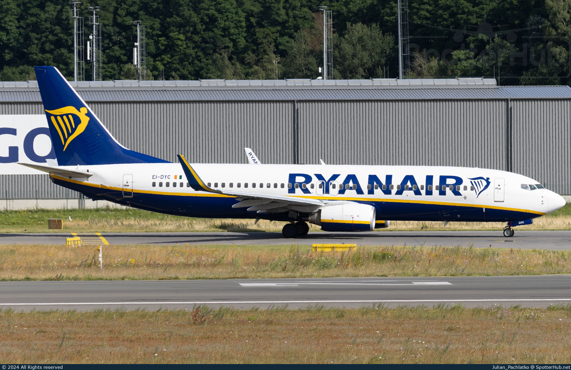 Photo of EI-DYC - Boeing 737-8AS operated by Ryanair