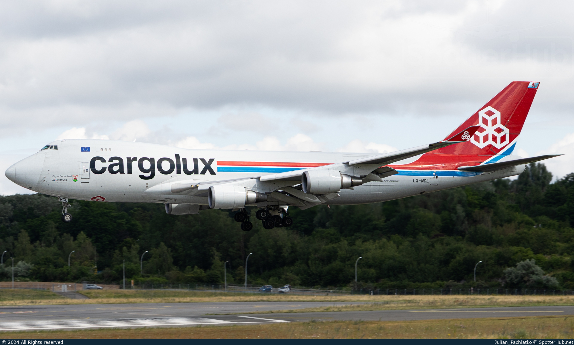 Photo of LX-MCL - Boeing 747-4HAF(ER) operated by Cargolux