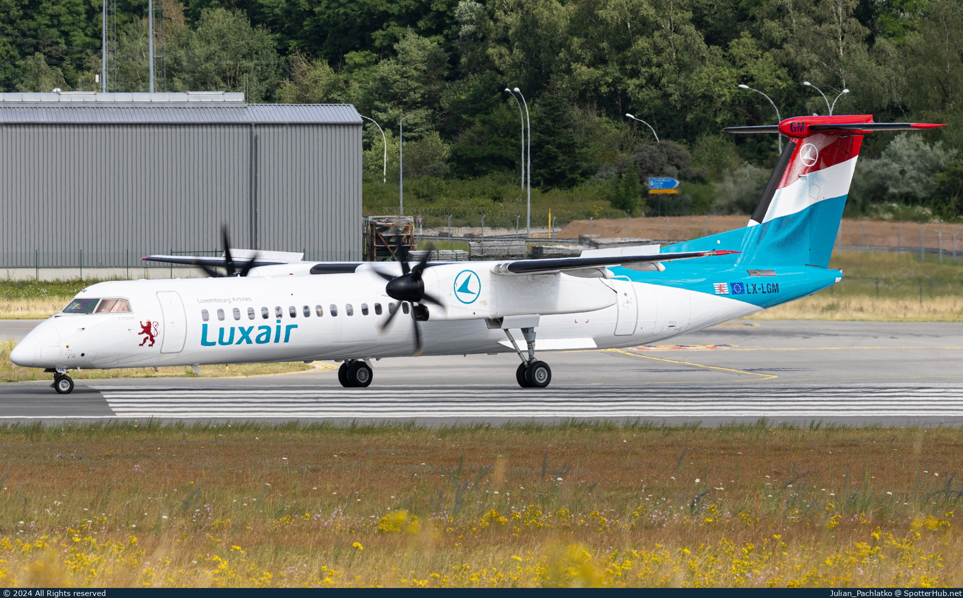 Photo of LX-LGM - Bombardier DHC-8-402 Dash 8 Q400 operated by Luxair