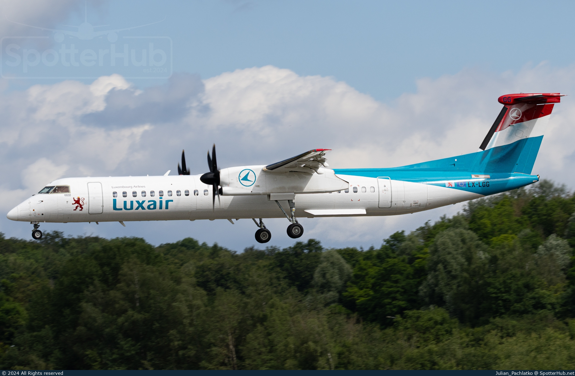 Photo of LX-LGG - Bombardier DHC-8-402 Dash 8 Q400 operated by Luxair