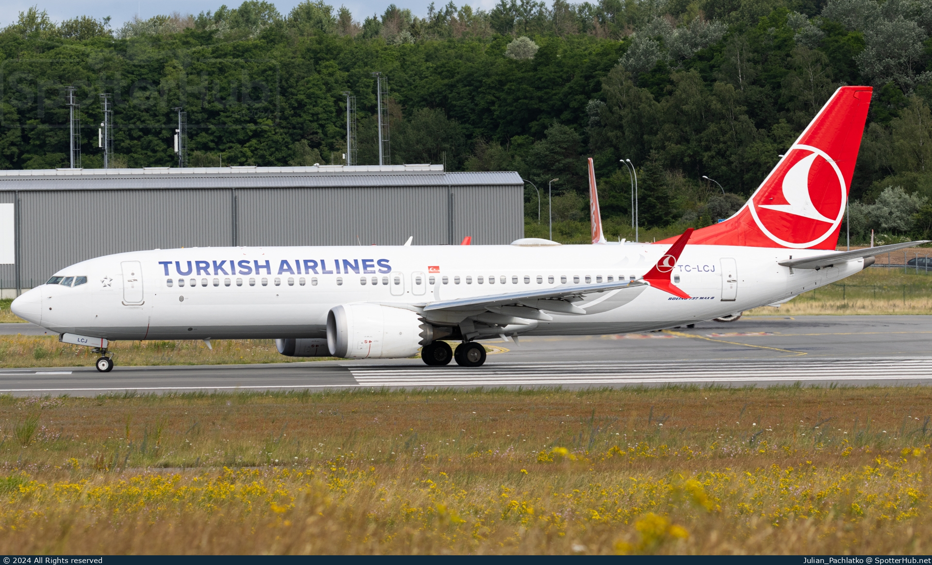 Photo of TC-LCJ - Boeing 737 MAX 8 operated by Turkish Airlines