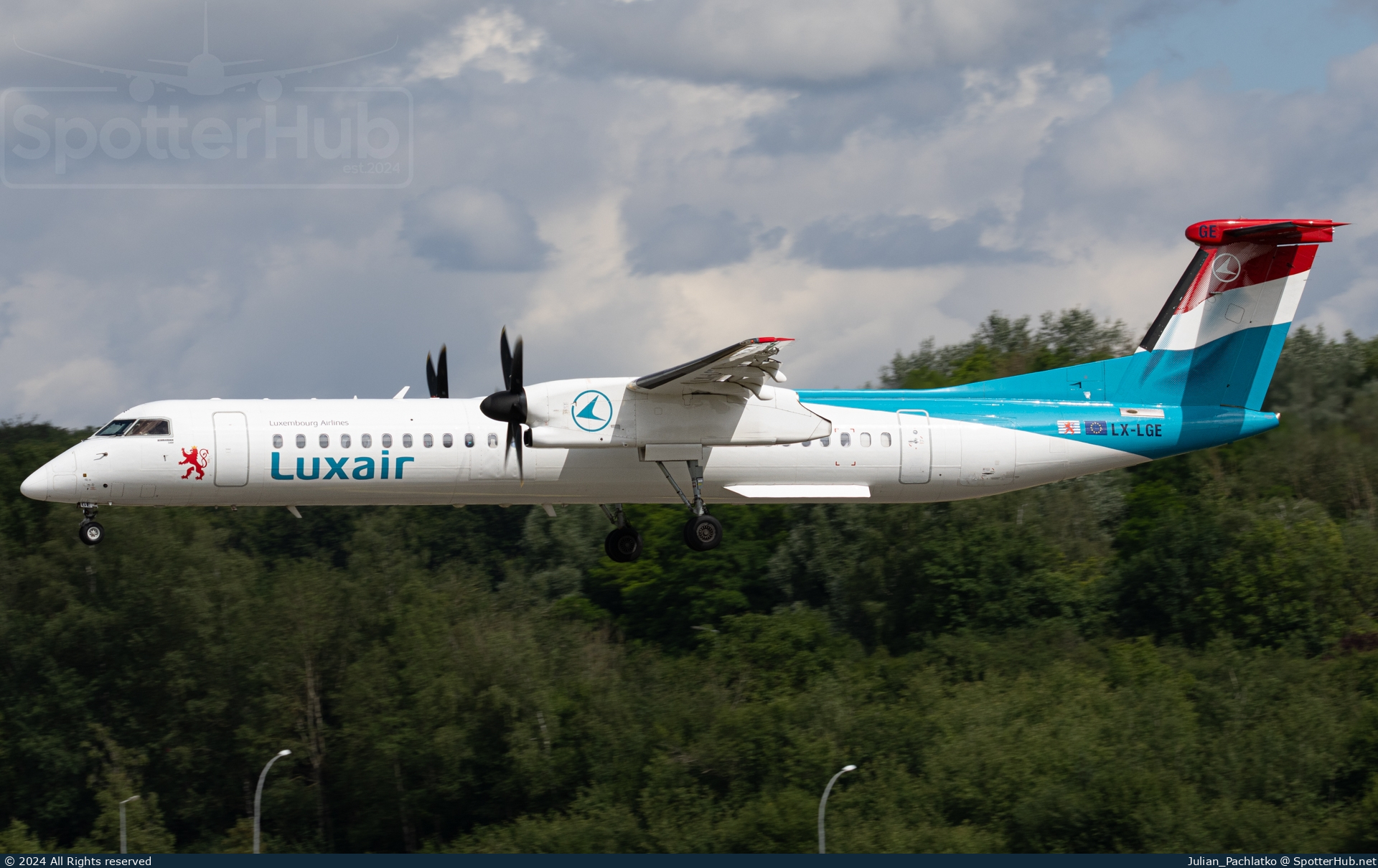 Photo of LX-LGE - Bombardier DHC-8-402 Dash 8 Q400 operated by Luxair