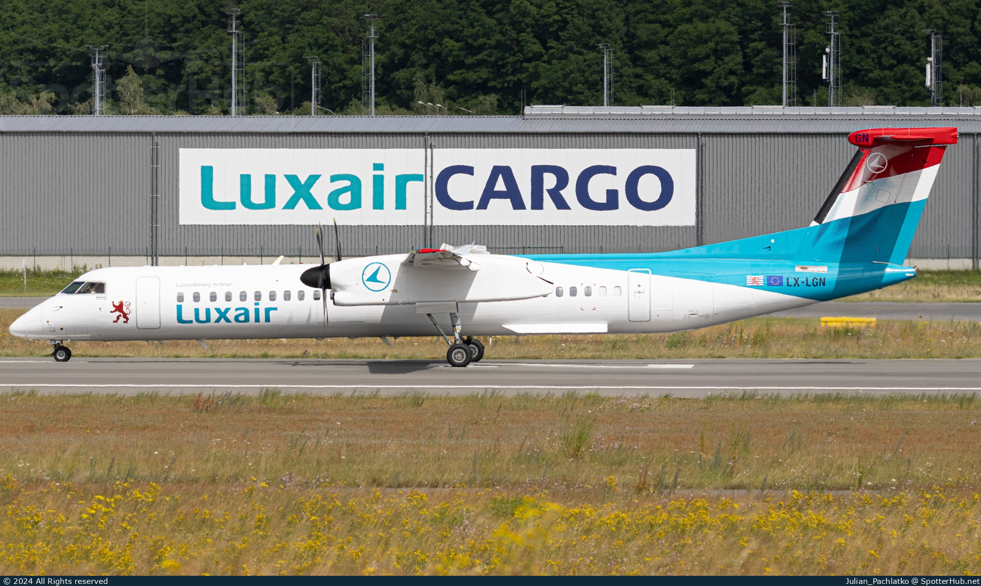 Photo of LX-LGN - Bombardier DHC-8-402 Dash 8 Q400 operated by Luxair