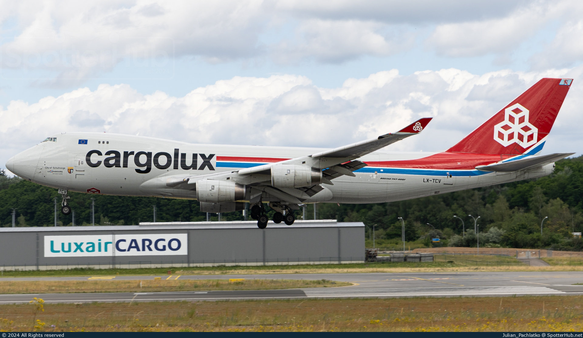Photo of LX-TCV - Boeing 747-4R7F operated by Cargolux