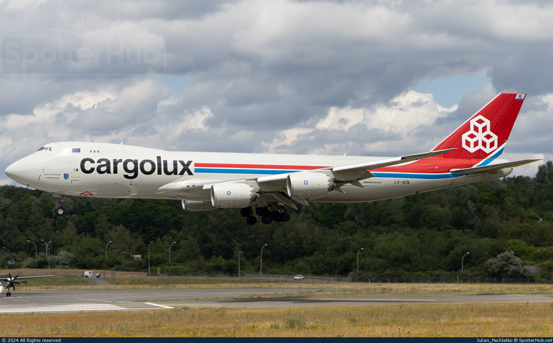 Photo of LX-VCN - Boeing 747-8R7F operated by Cargolux