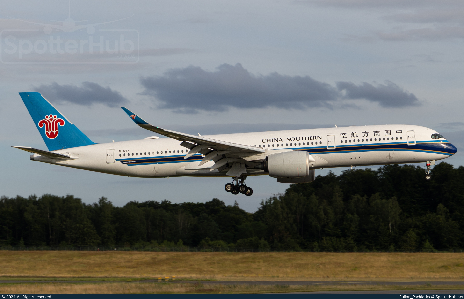 Photo of B-30EA - Airbus A350-941 operated by China Southern Airlines