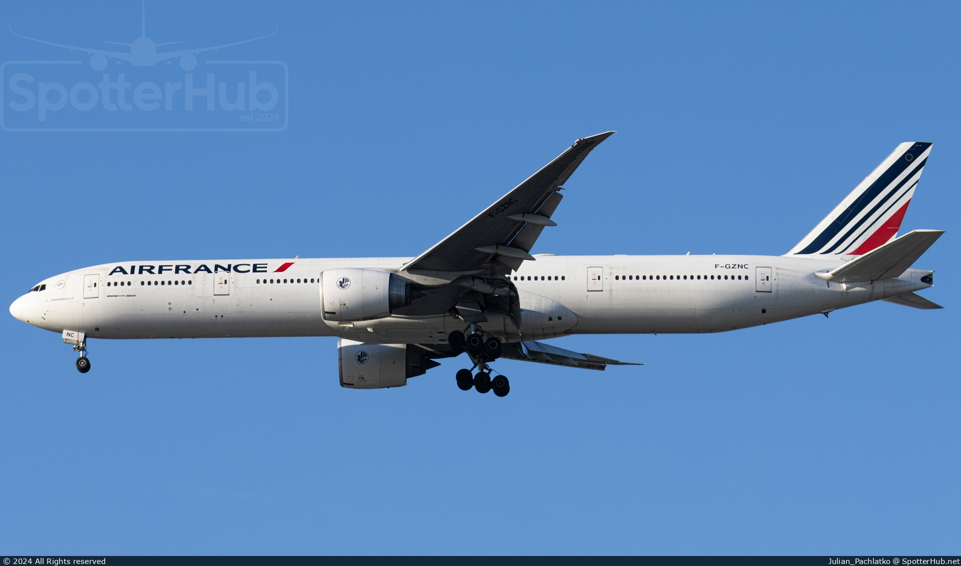 Photo of F-GZNC - Boeing 777-328(ER) operated by Air France