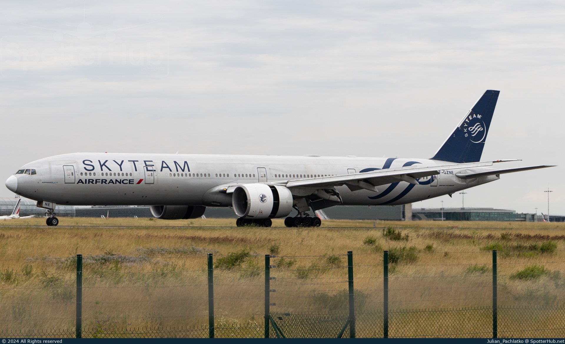 Photo of F-GZNE - Boeing 777-328(ER) operated by Air France