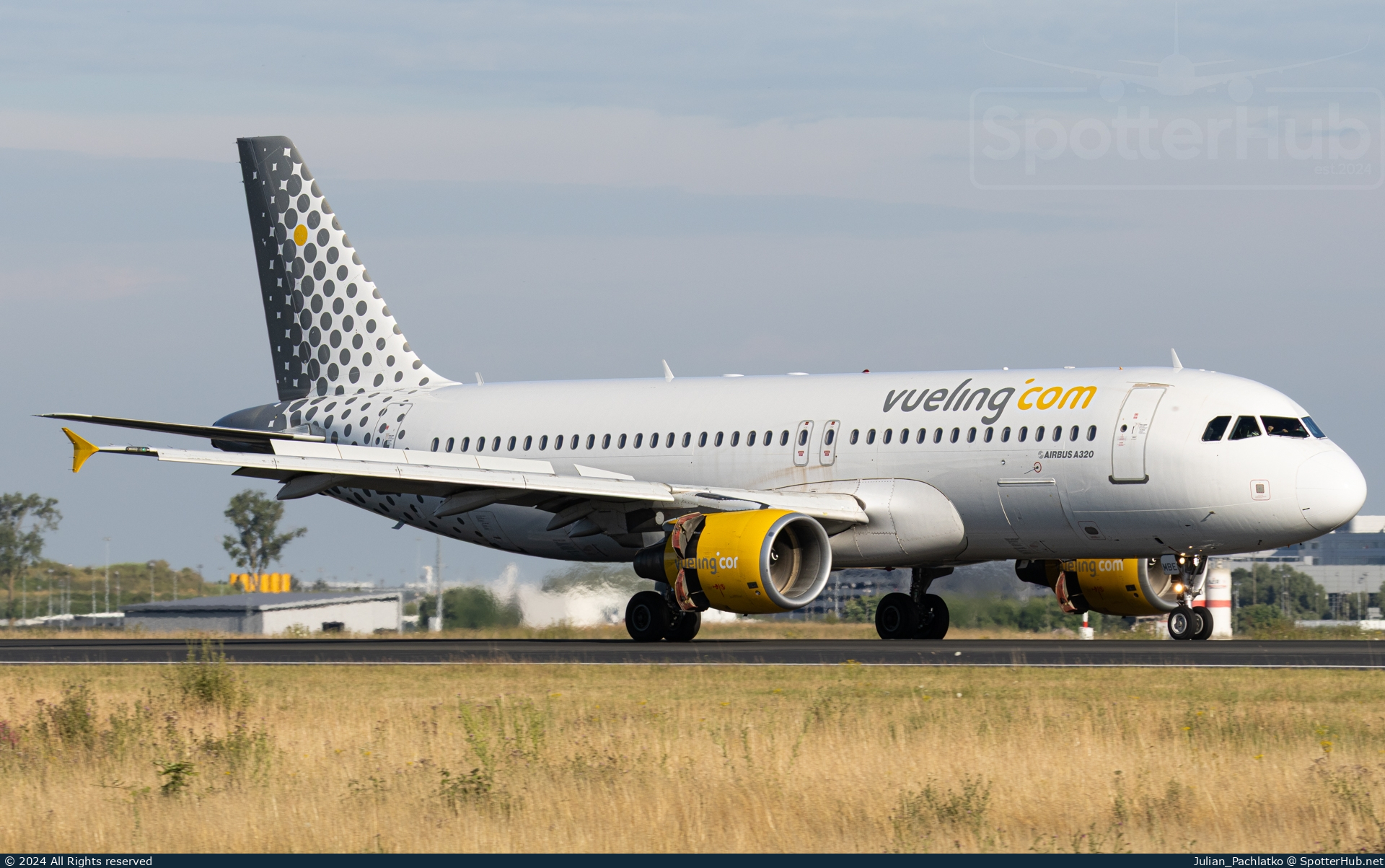 Photo of EC-MBE - Airbus A320-214 operated by Vueling