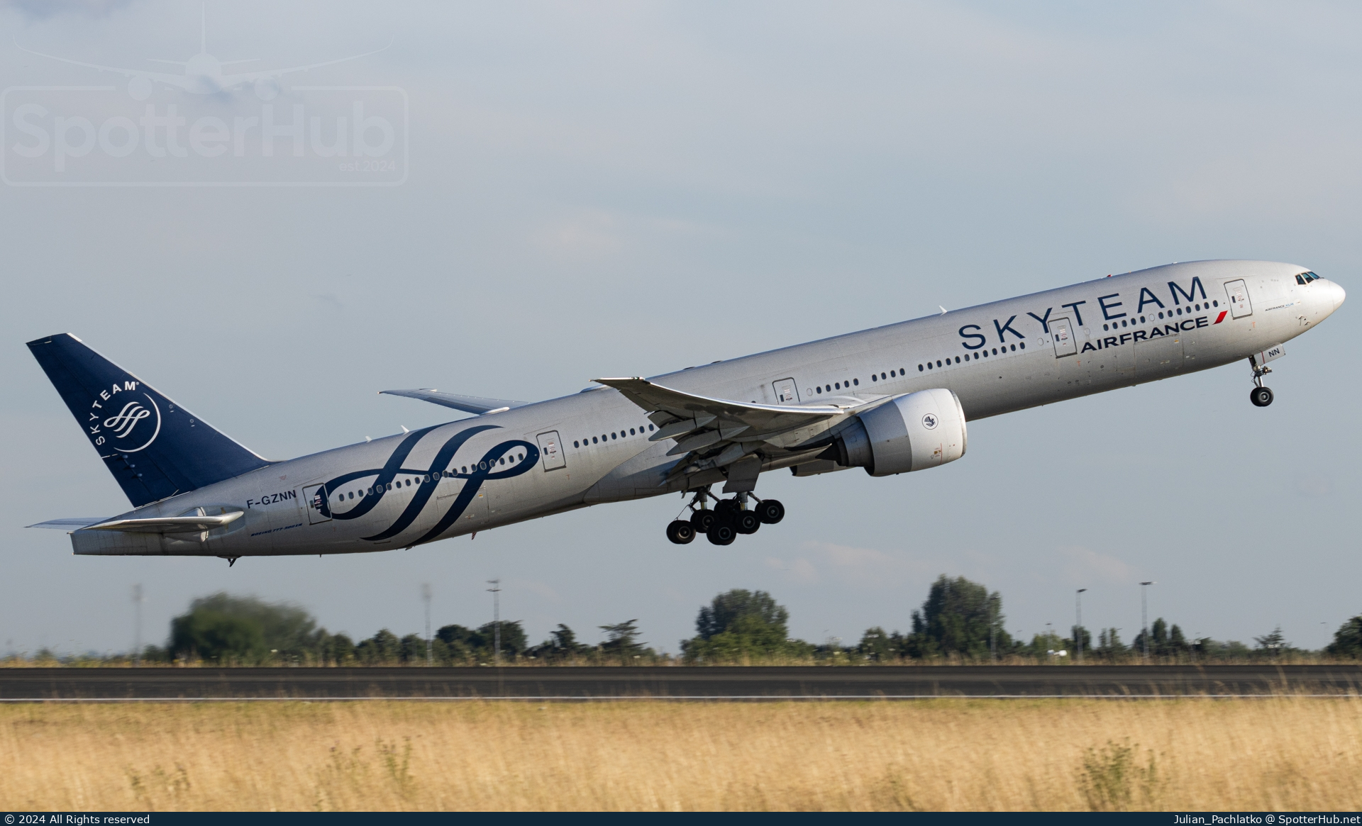 Photo of F-GZNN - Boeing 777-328(ER) operated by Air France