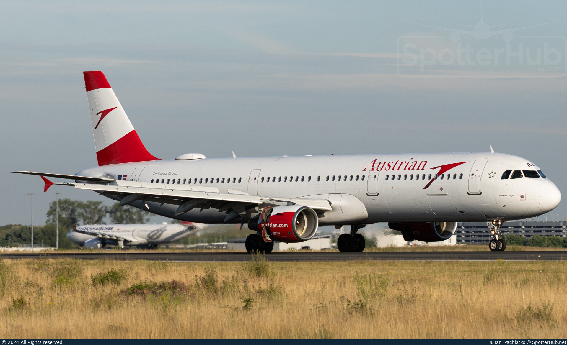 Photo of OE-LBA - Airbus A321-111 operated by Austrian Airlines