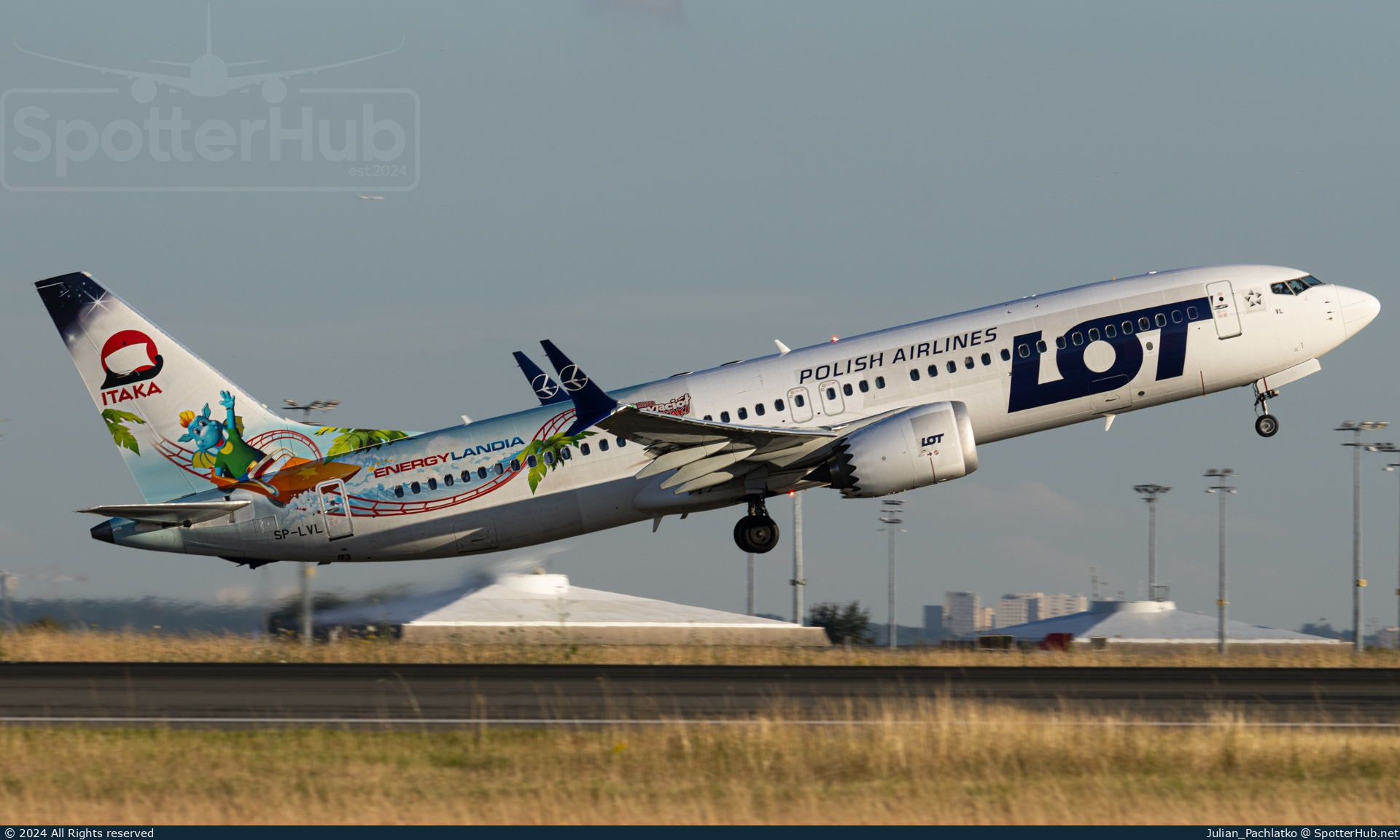 Photo of SP-LVL - Boeing 737 MAX 8 operated by LOT Polish Airlines