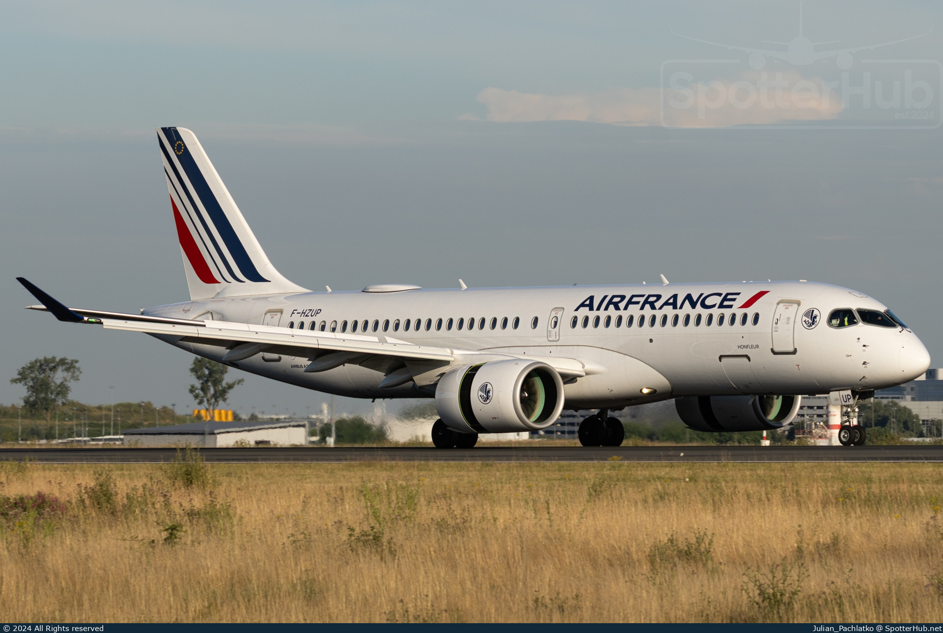 Photo of F-HZUP - Airbus A220-300 operated by Air France