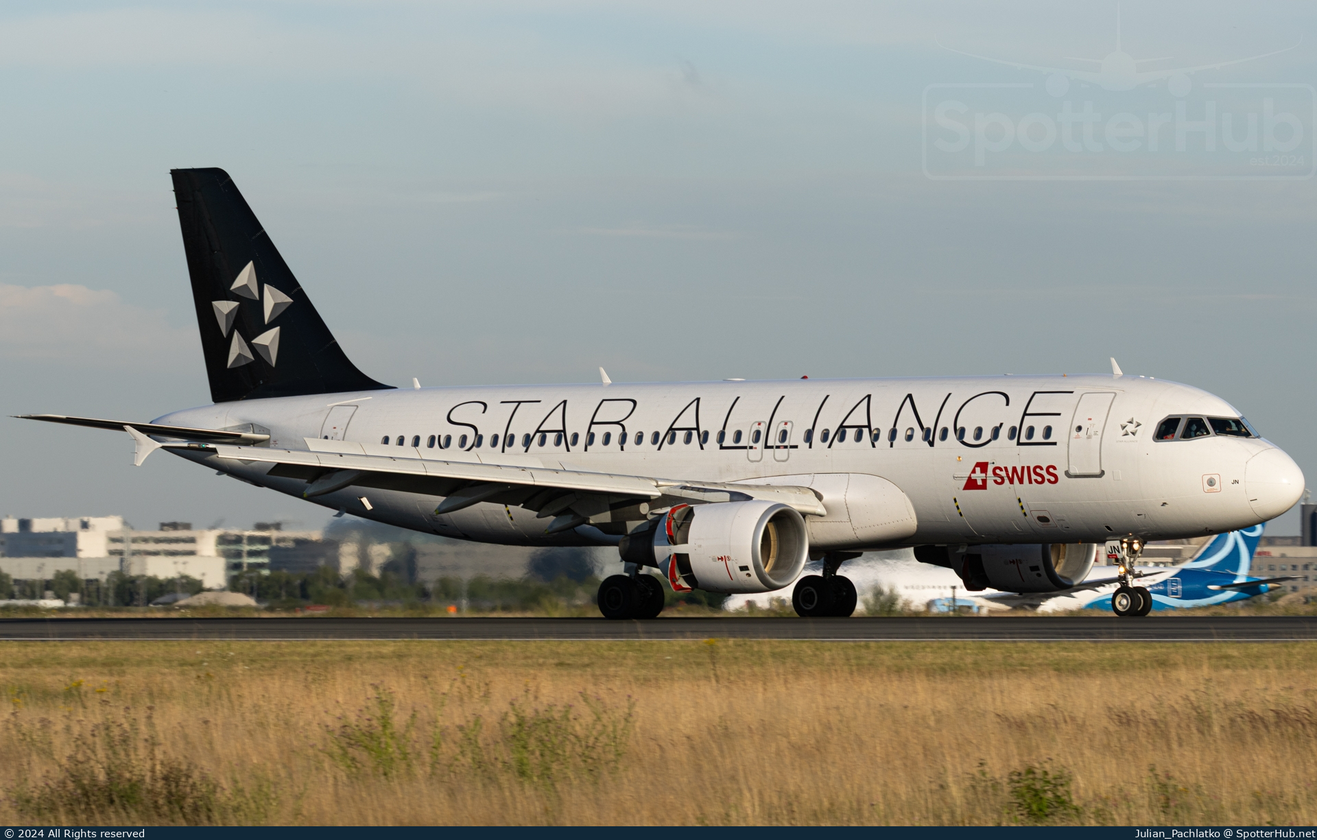 Photo of HB-IJN - Airbus A320-214 operated by Swiss International Air Lines