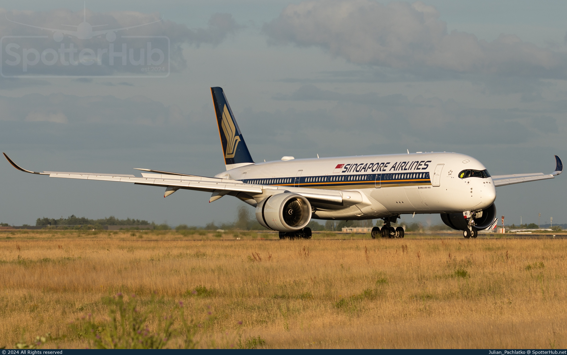 Photo of 9V-SMR - Airbus A350-941 operated by Singapore Airlines